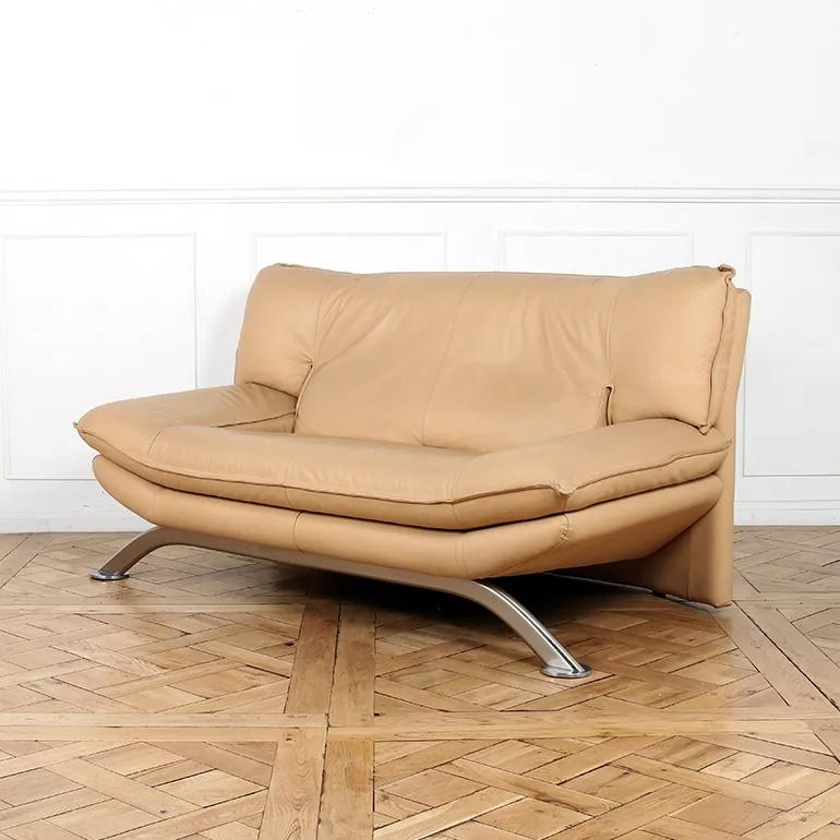 Cuir Canapé et pouf italiens post-modernes de Nicoletti Salotti en vente