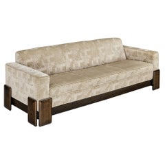 Sofá italiano postmoderno de madera y tapicería de terciopelo color crema