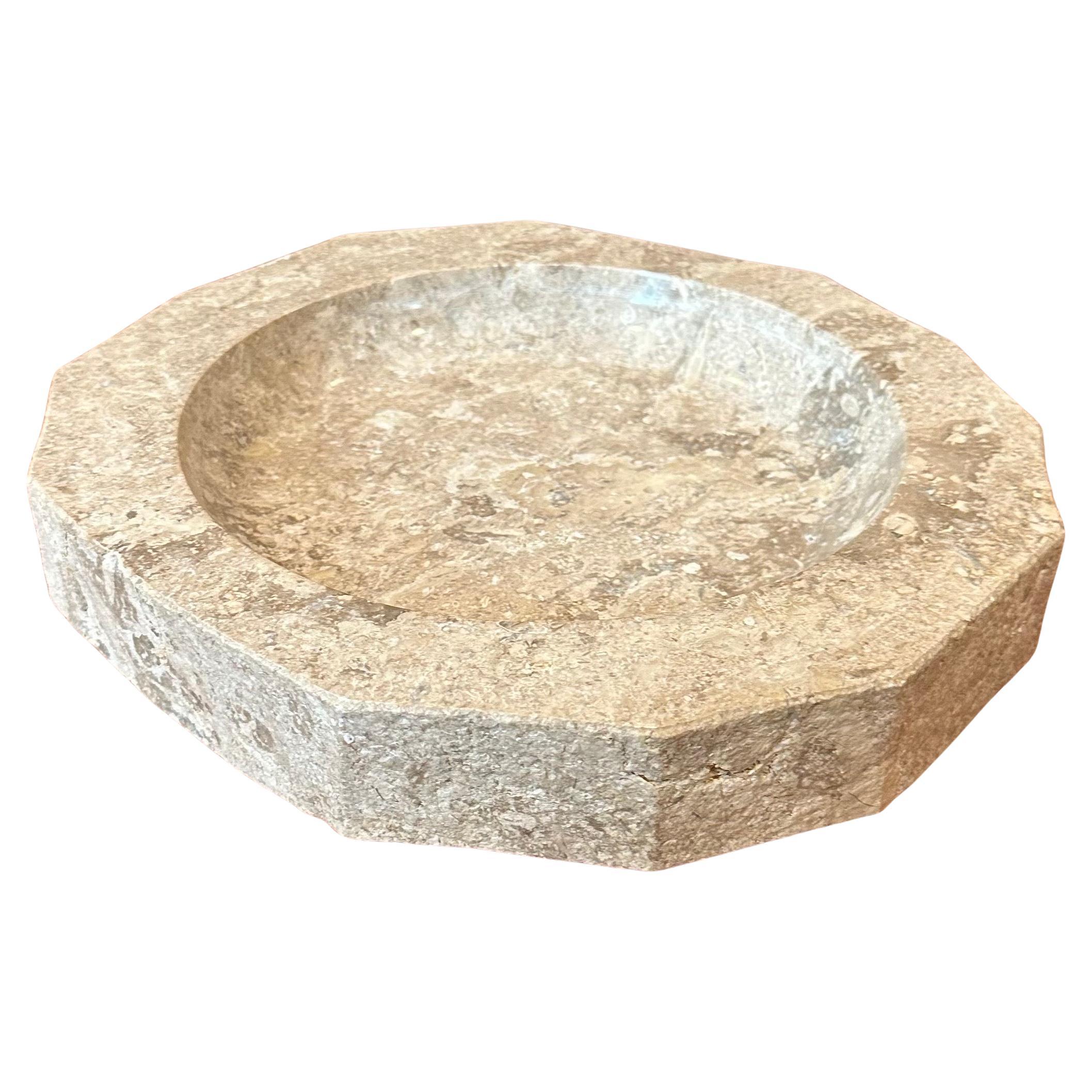 Postmodernes italienisches Travertinbecken mit niedrigem Profil / Auffangbehälter im Angebot 4