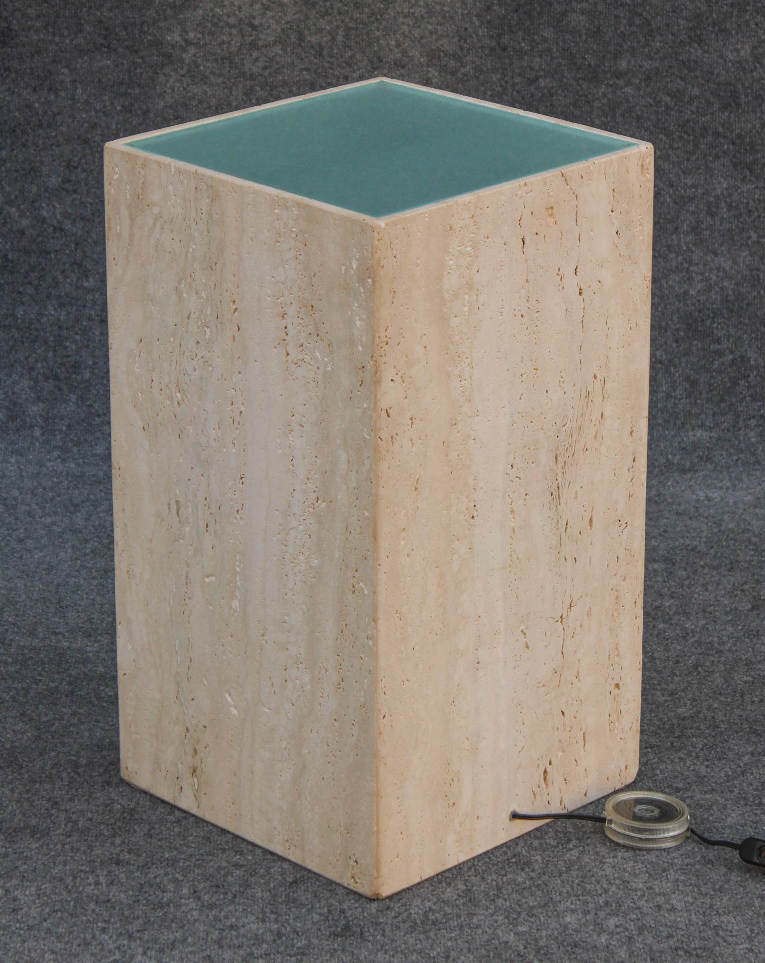 Post-Modern Italian Travertine Marble Frosted Glass Illuminated Pedestal In Good Condition For Sale In Philadelphia, PA