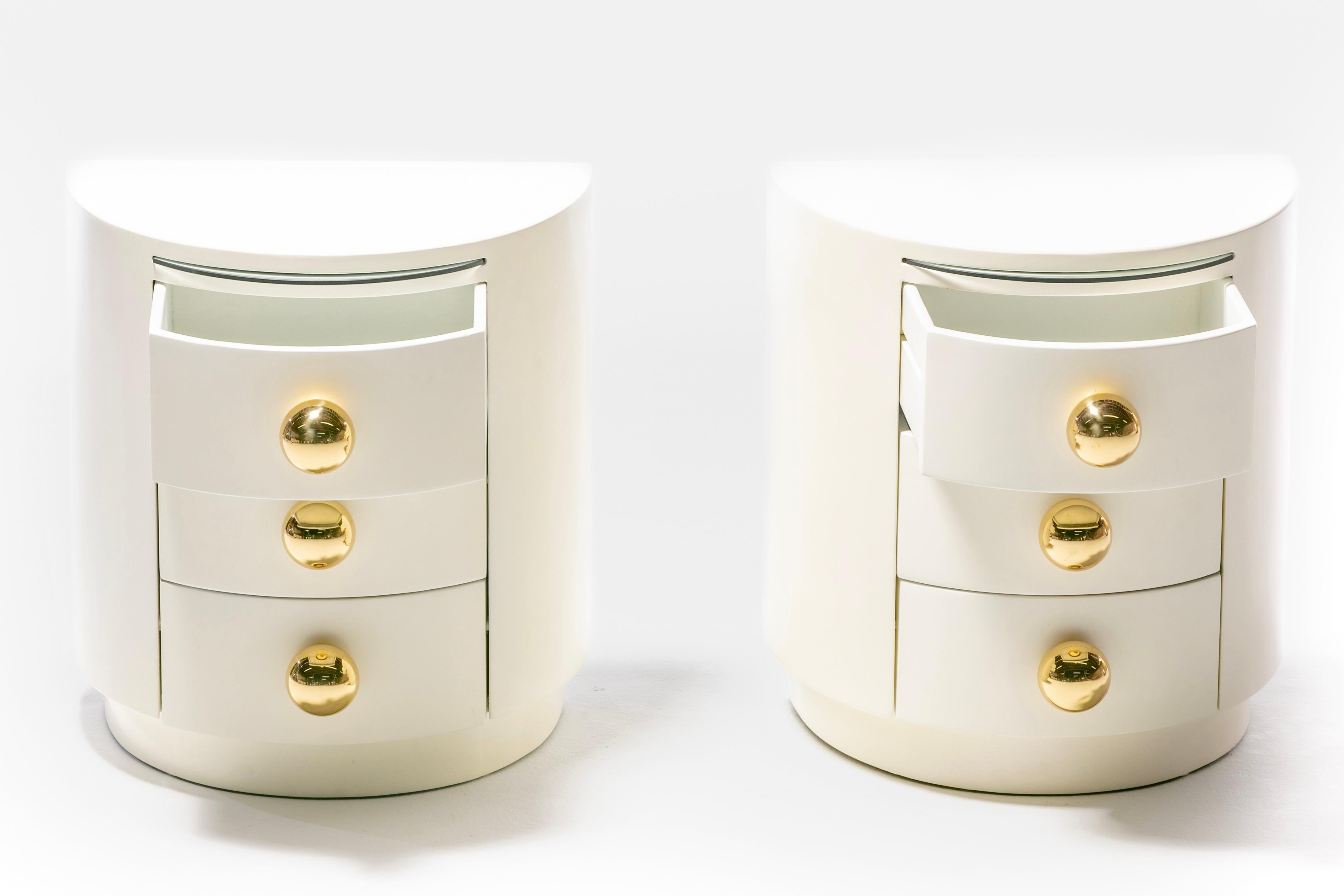 Post Modern Ivory Lacquered Night Stands with Dramatic Polished Brass Hardware For Sale 8