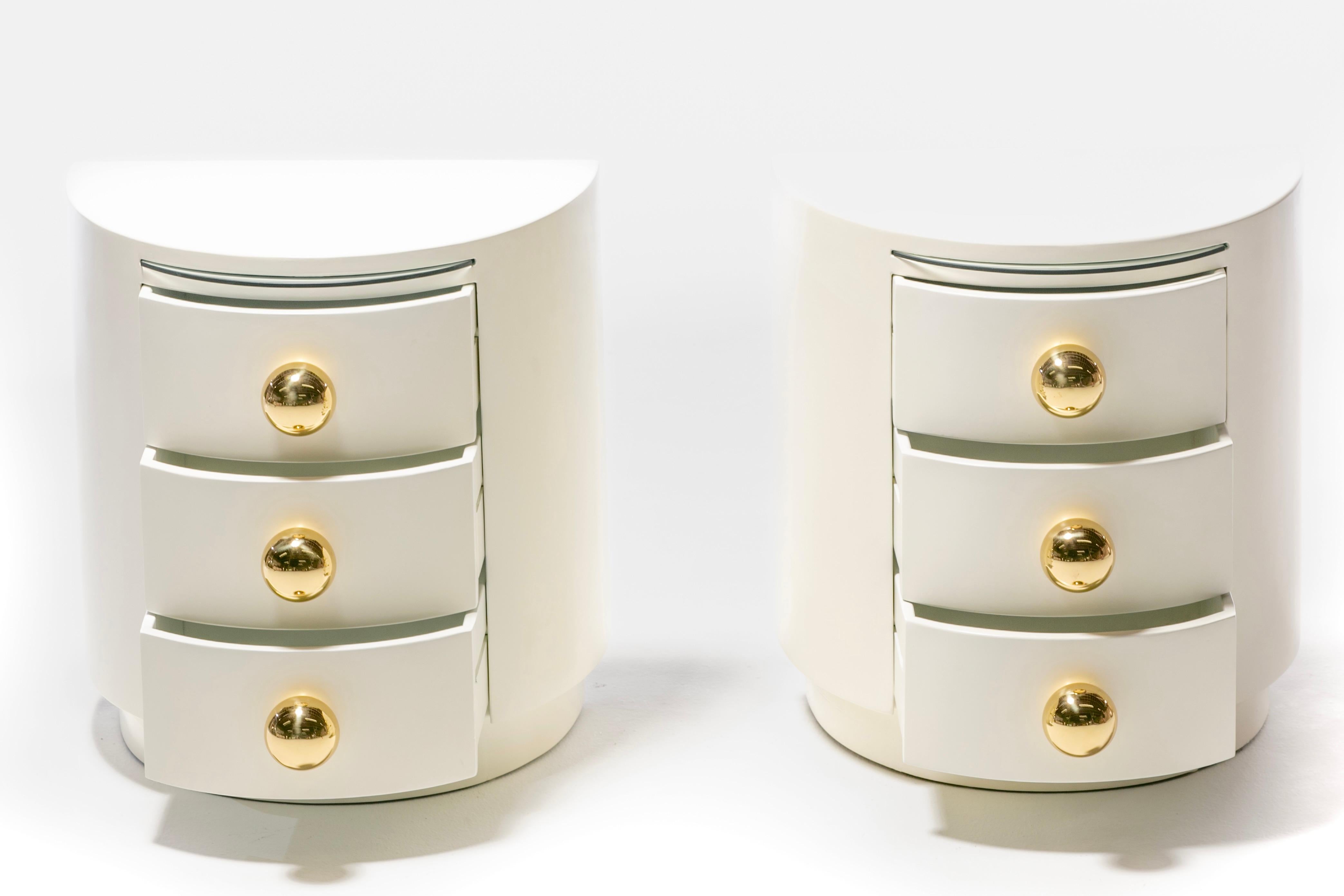 Post Modern Ivory Lacquered Night Stands with Dramatic Polished Brass Hardware For Sale 11