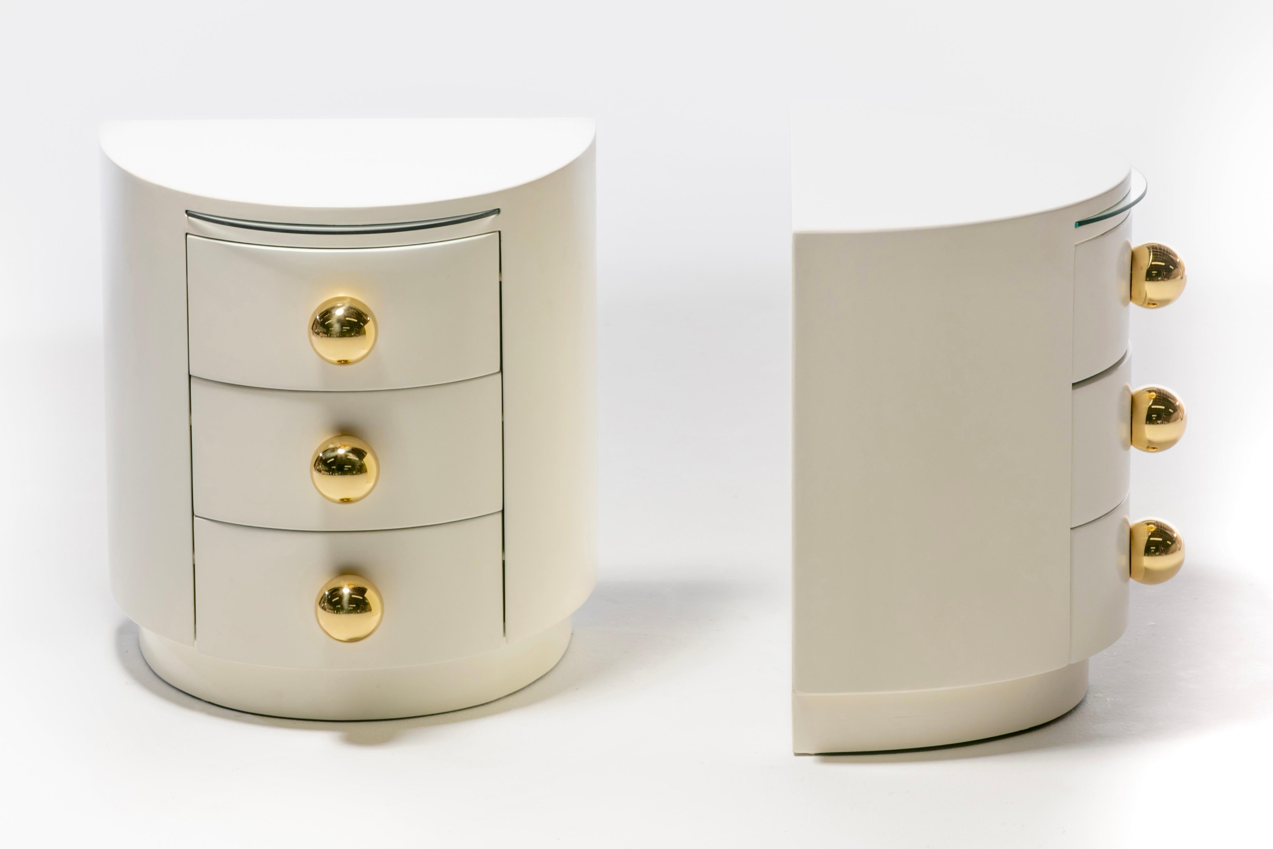Post Modern Ivory Lacquered Night Stands with Dramatic Polished Brass Hardware For Sale 12