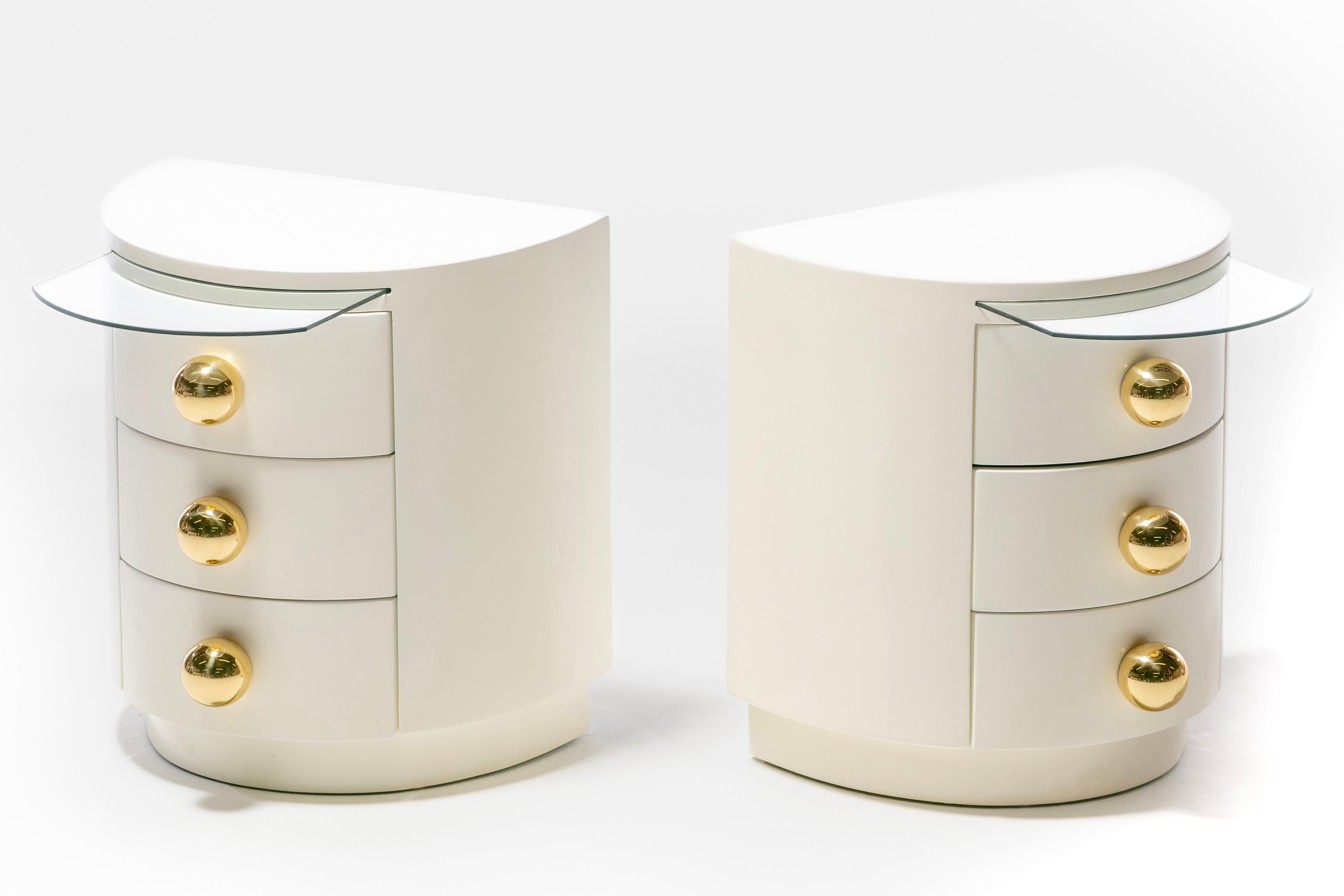 Post-Modern Post Modern Ivory Lacquered Night Stands with Dramatic Polished Brass Hardware For Sale