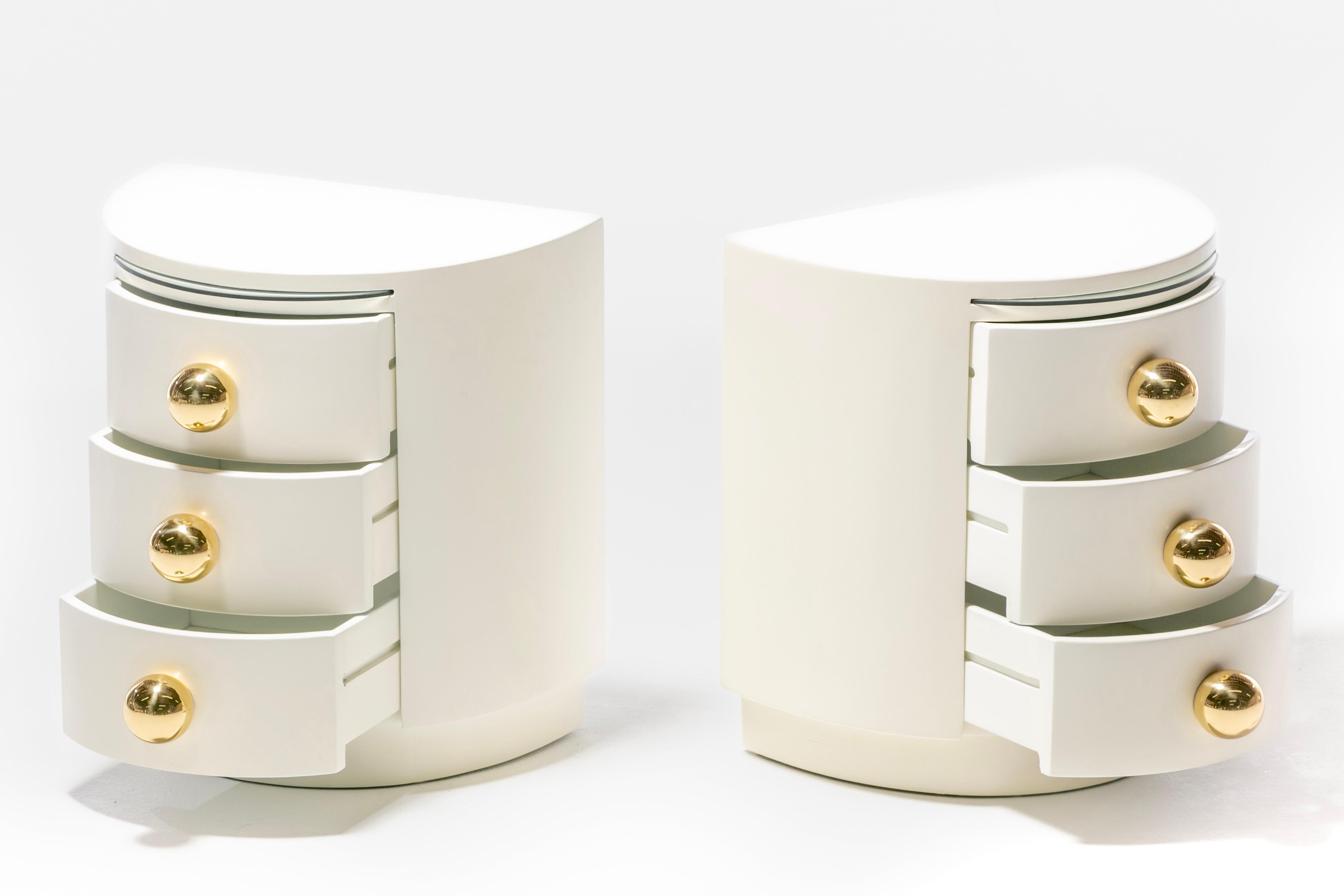 Post-Modern Post Modern Ivory Lacquered Night Stands with Dramatic Polished Brass Hardware For Sale