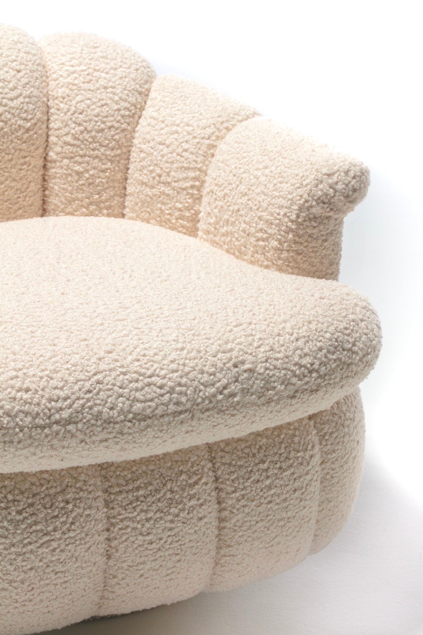 Postmoderne Fauteuils de salon pivotants post-modernes en ivoire et blanc Boucl Clam coquillage en vente