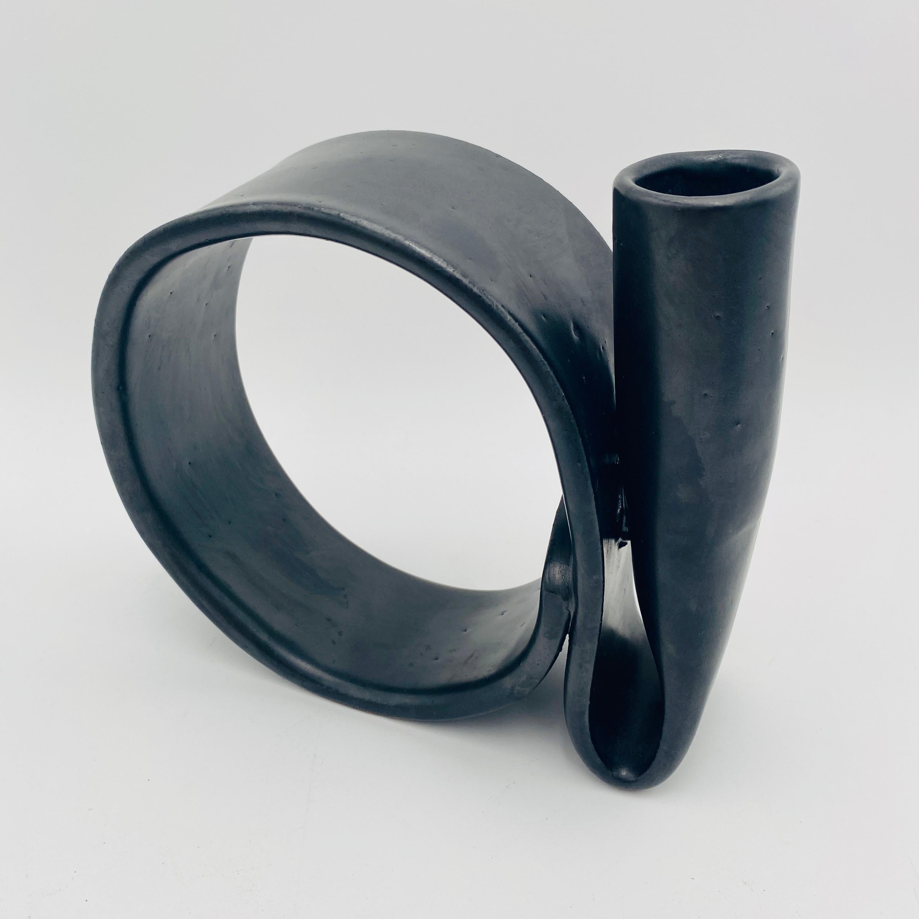 Postmoderne japanische Ikebana-Vase aus Keramik, 1960 (Handgefertigt) im Angebot