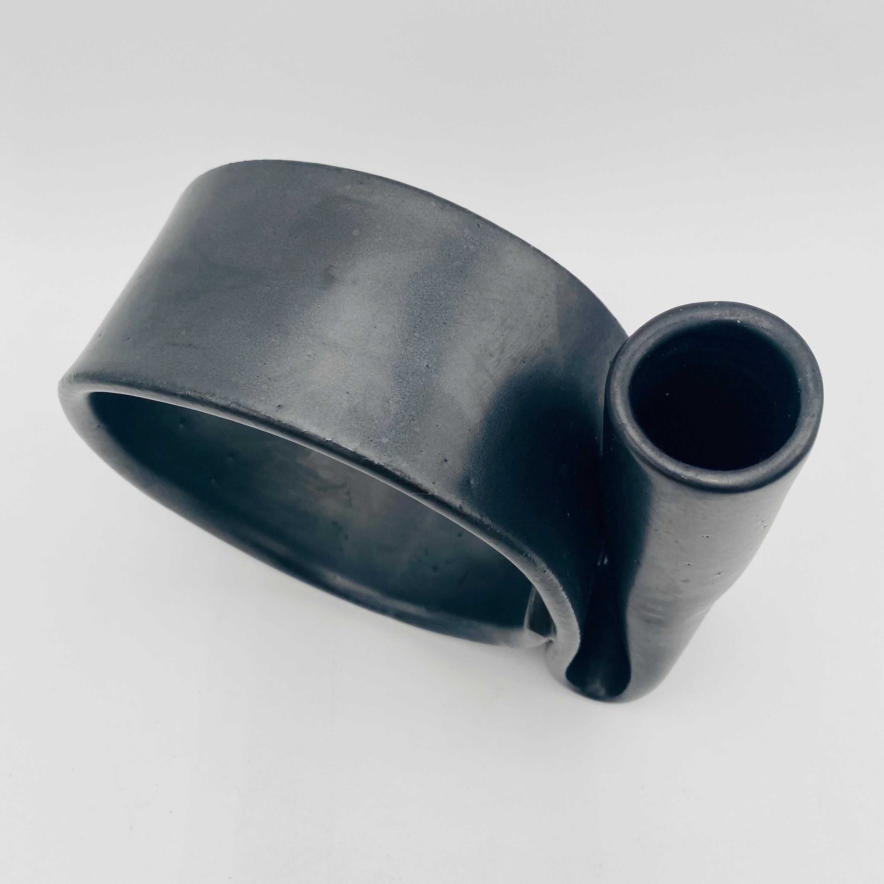 Postmoderne japanische Ikebana-Vase aus Keramik, 1960 (Mitte des 20. Jahrhunderts) im Angebot