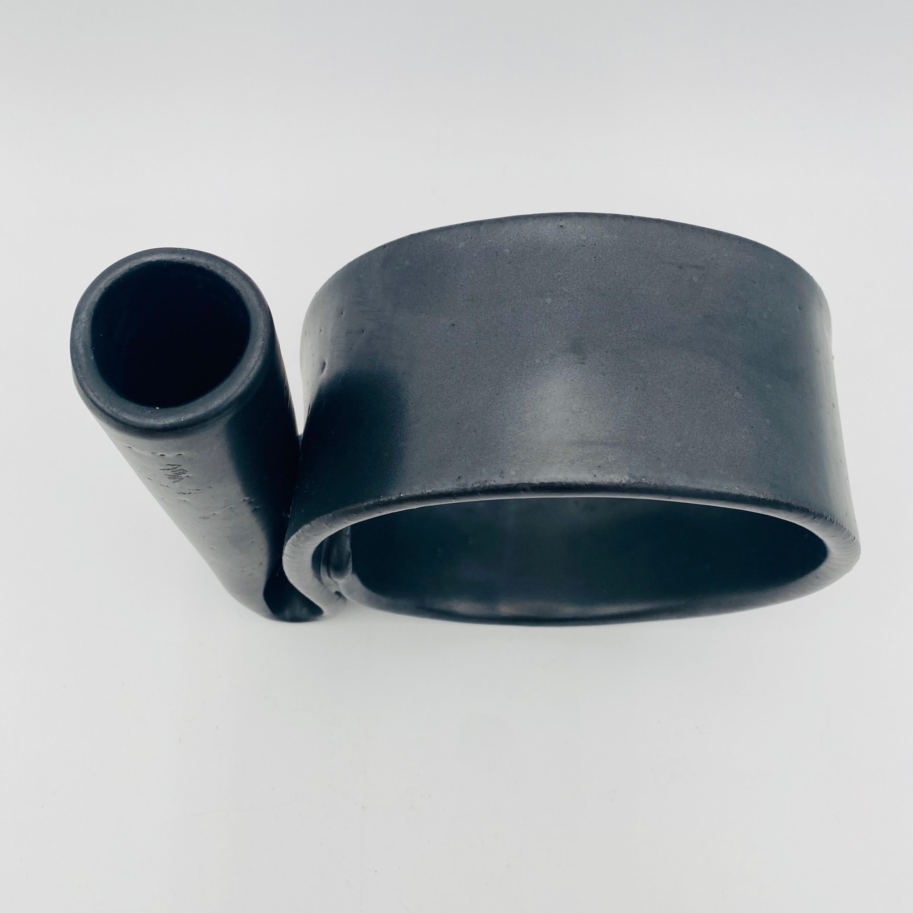 Postmoderne japanische Ikebana-Vase aus Keramik, 1960 im Angebot 1