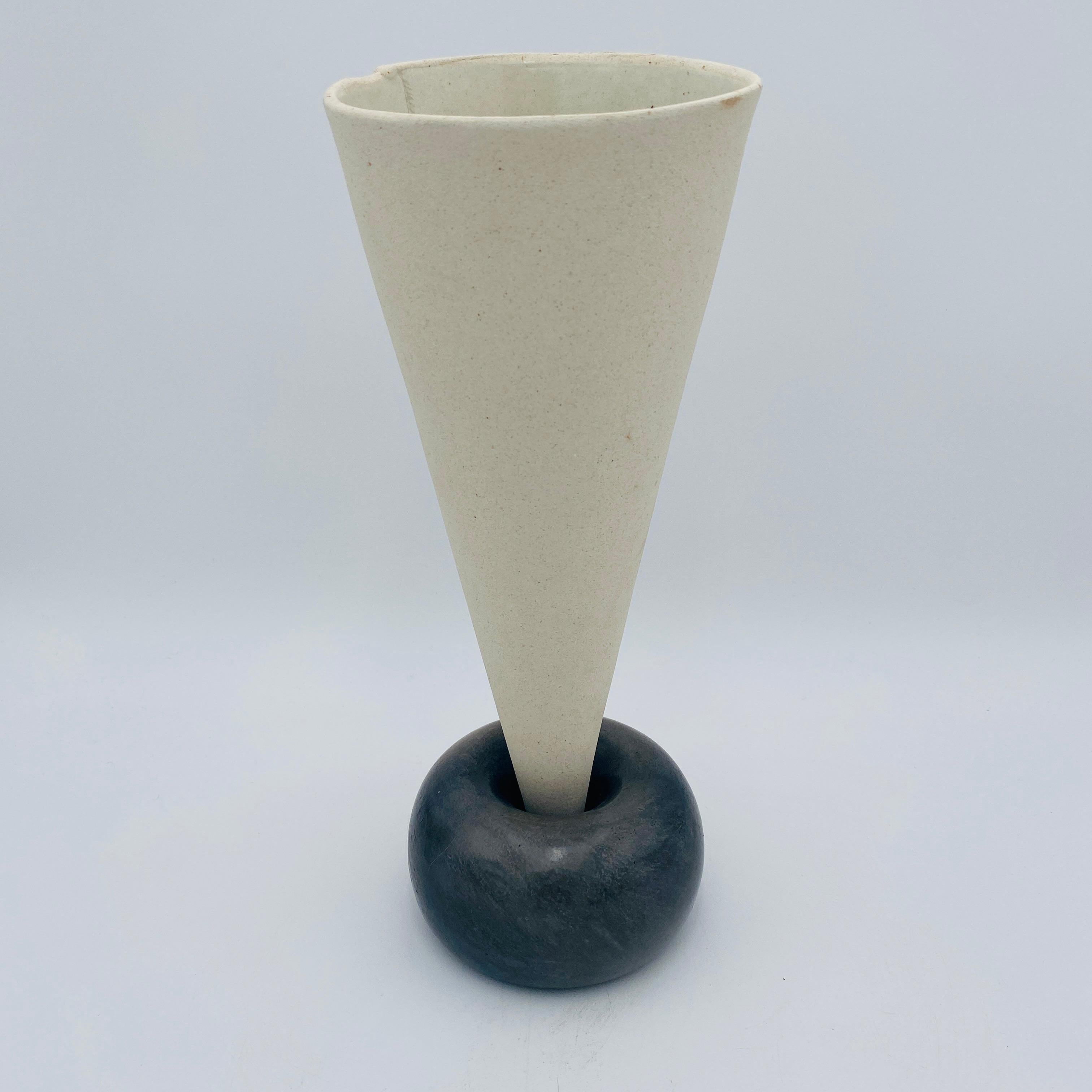 Postmoderne japanische Vase Signiert Tsukashi 1997 im Angebot 4