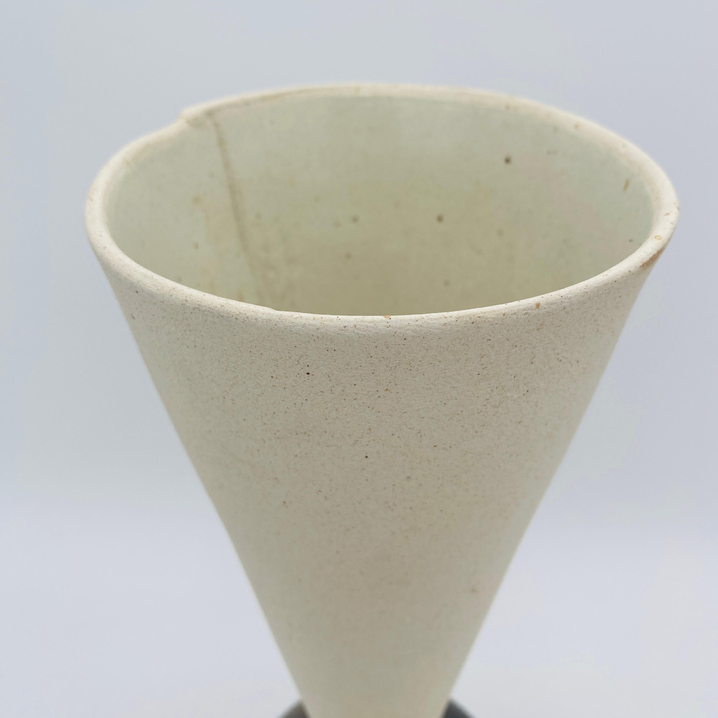 Postmoderne japanische Vase Signiert Tsukashi 1997 (Handgefertigt) im Angebot