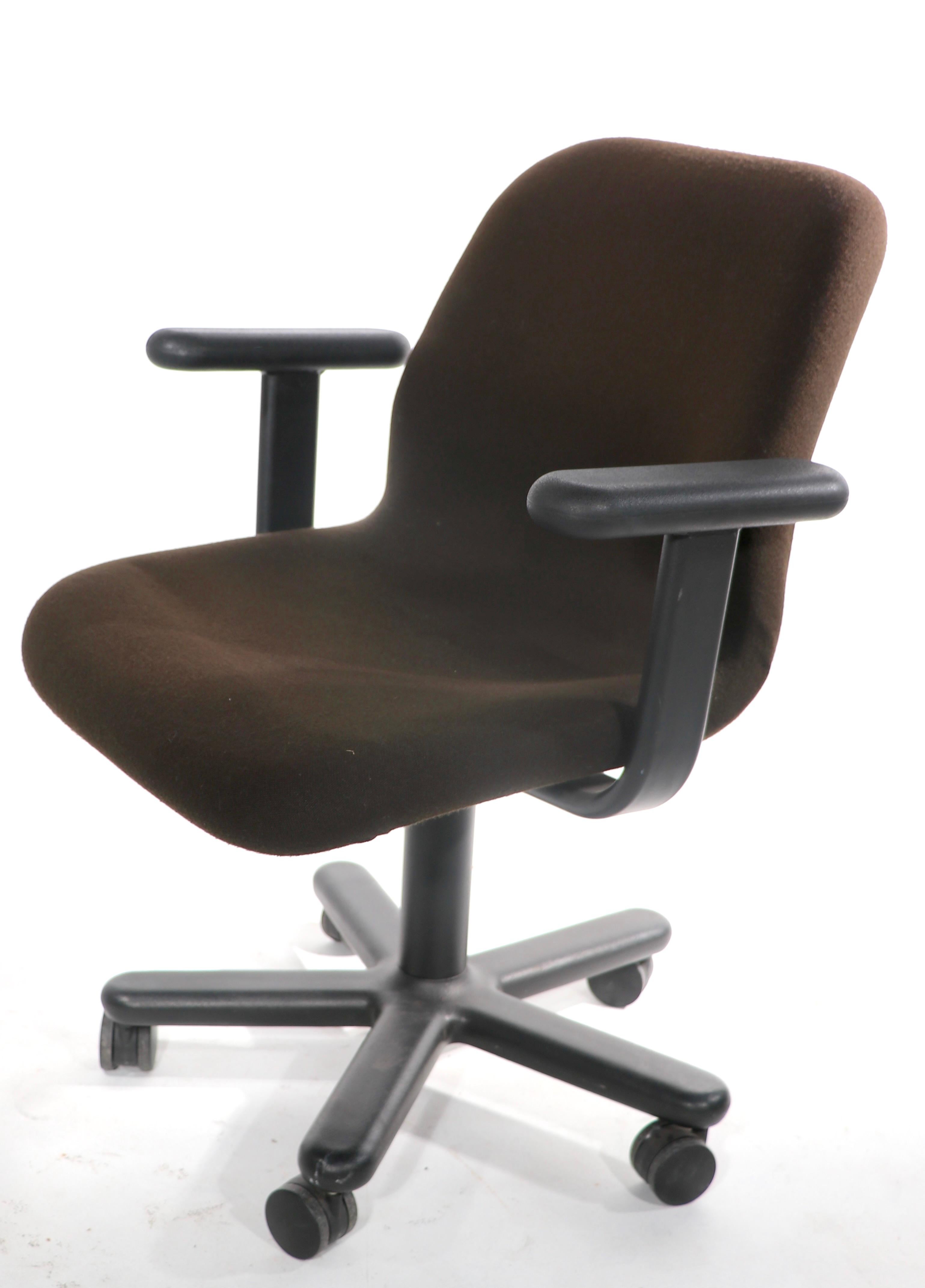 Plastic Post Modern Knoll Swivel Desk, Office, Chairs 11 Available For Sale