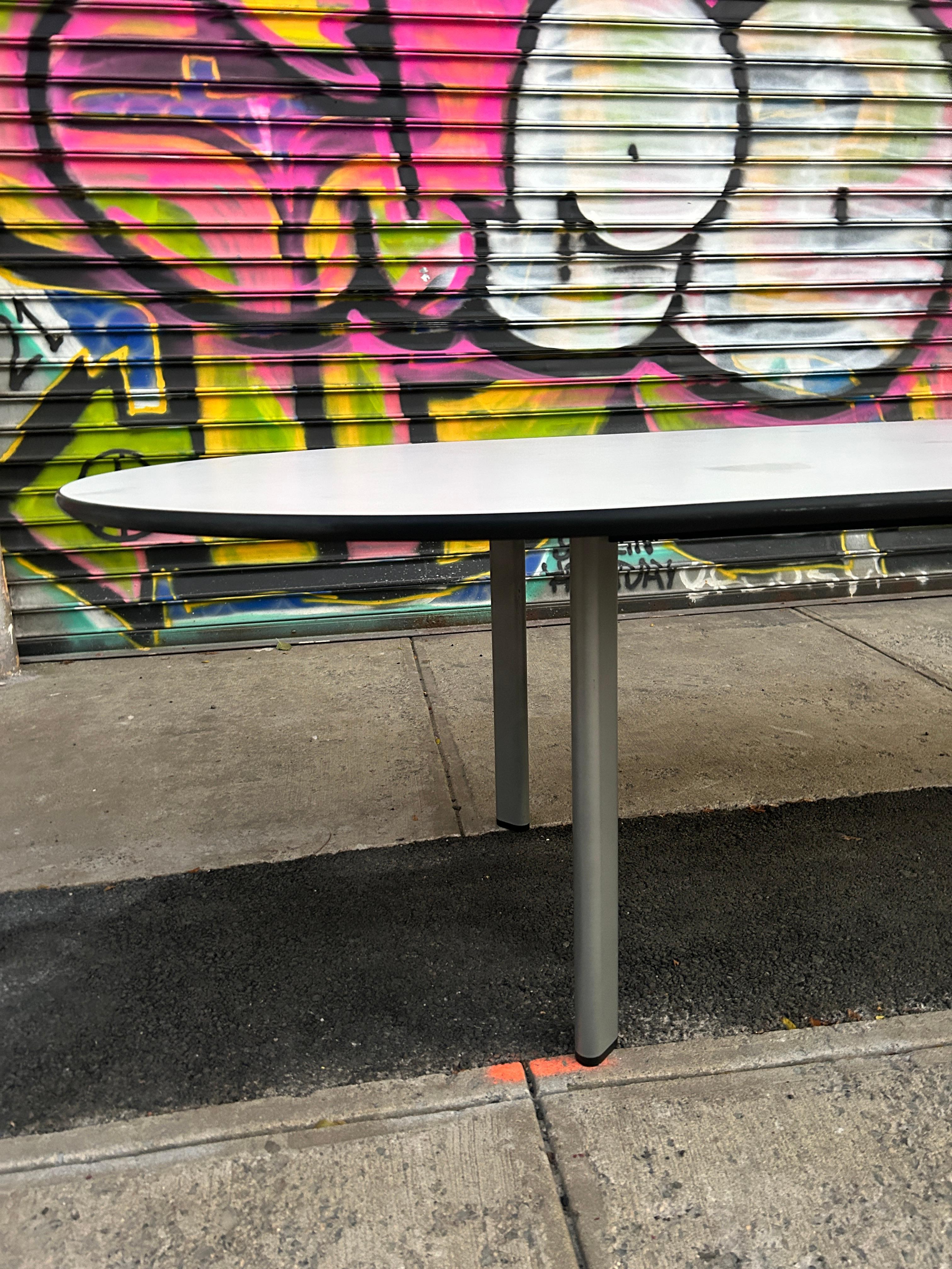 Post modern Knoll white laminate racetrack dining table by joe d'urso  In Good Condition For Sale In BROOKLYN, NY