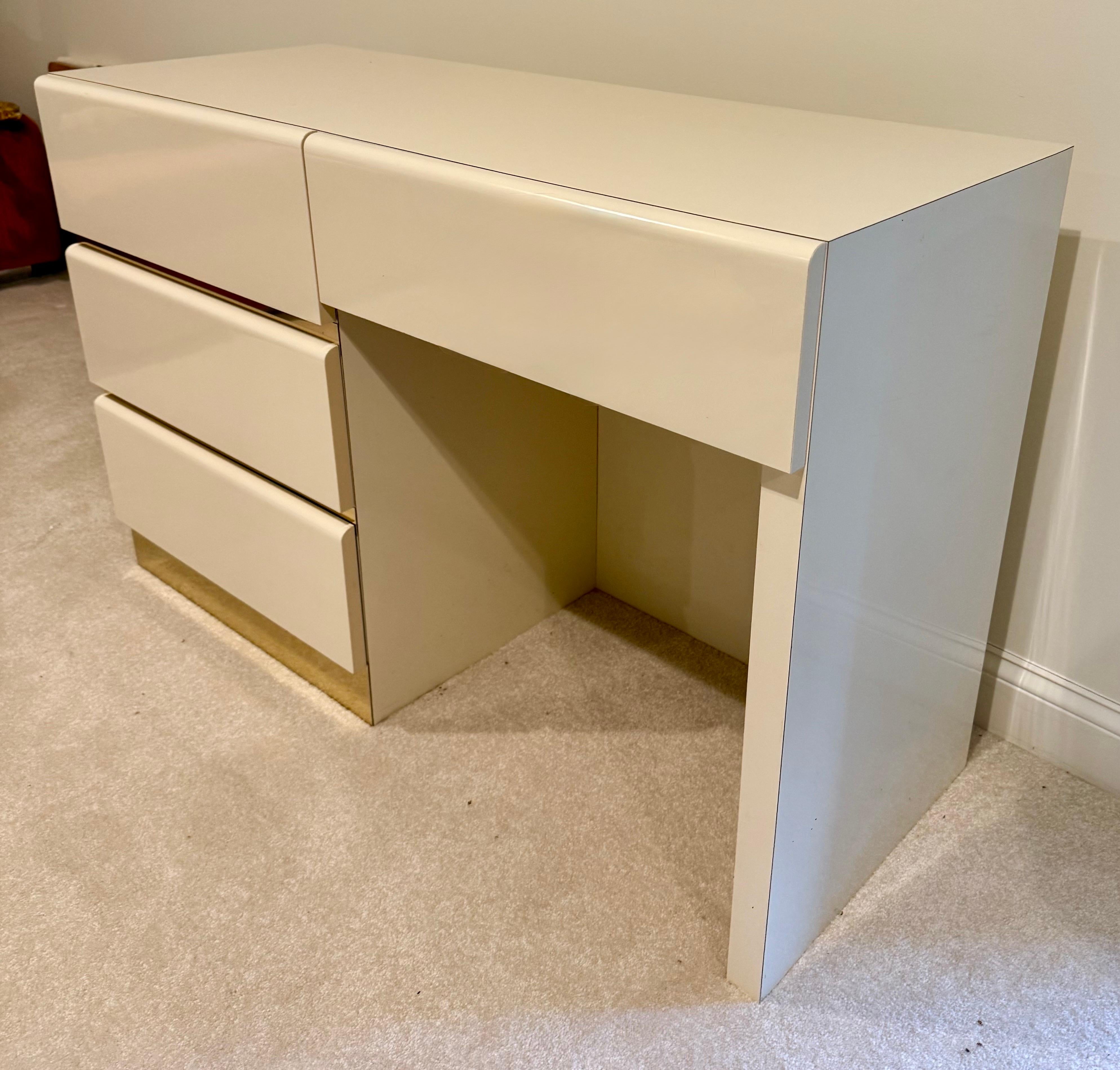 Post Modern Lacquered Writing Desk Table Vanity with Brass Accents In Good Condition For Sale In West Hartford, CT