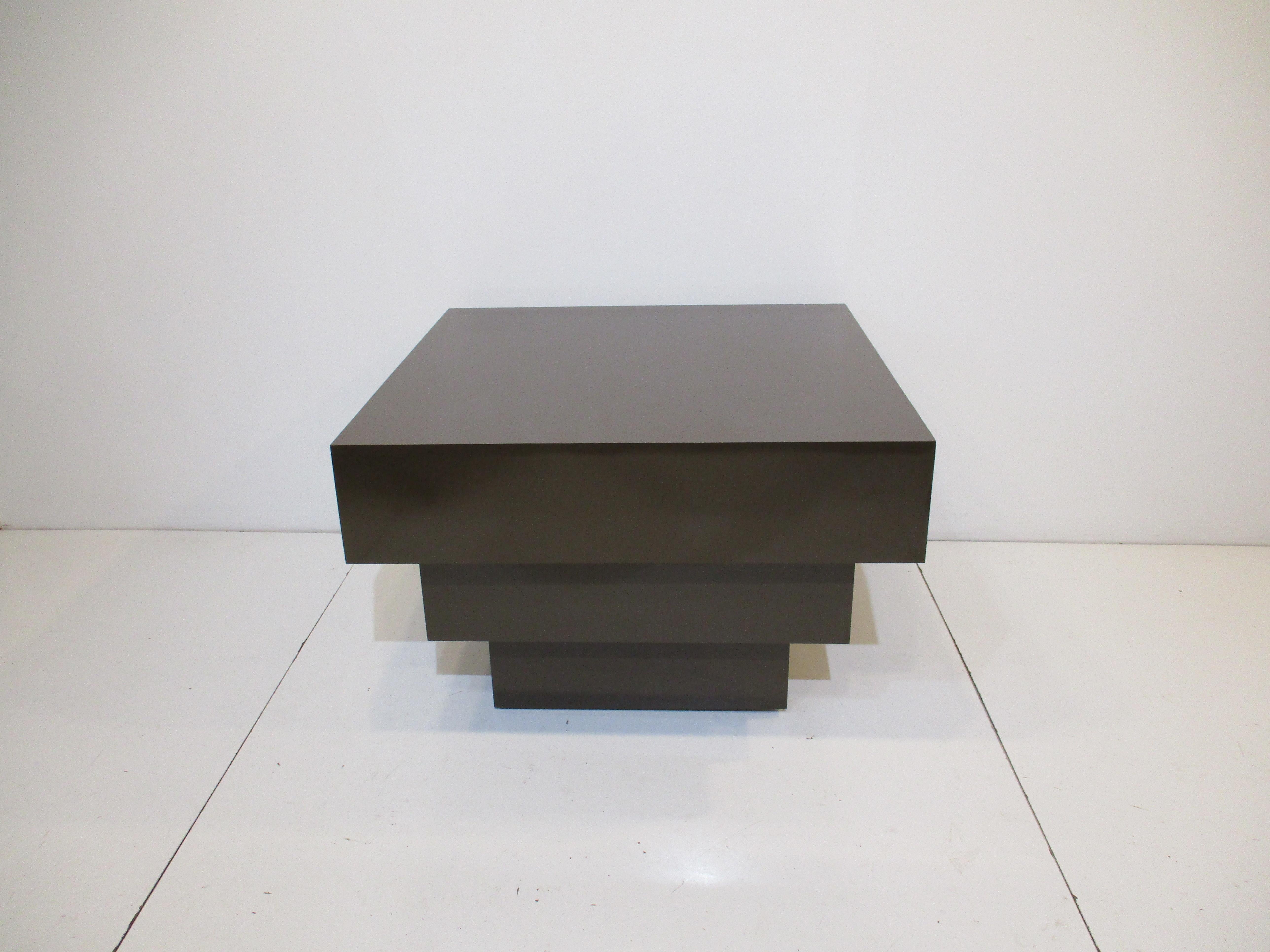 Tavolino angolare postmoderno in laminato nello stile di Willy Rizzo 3