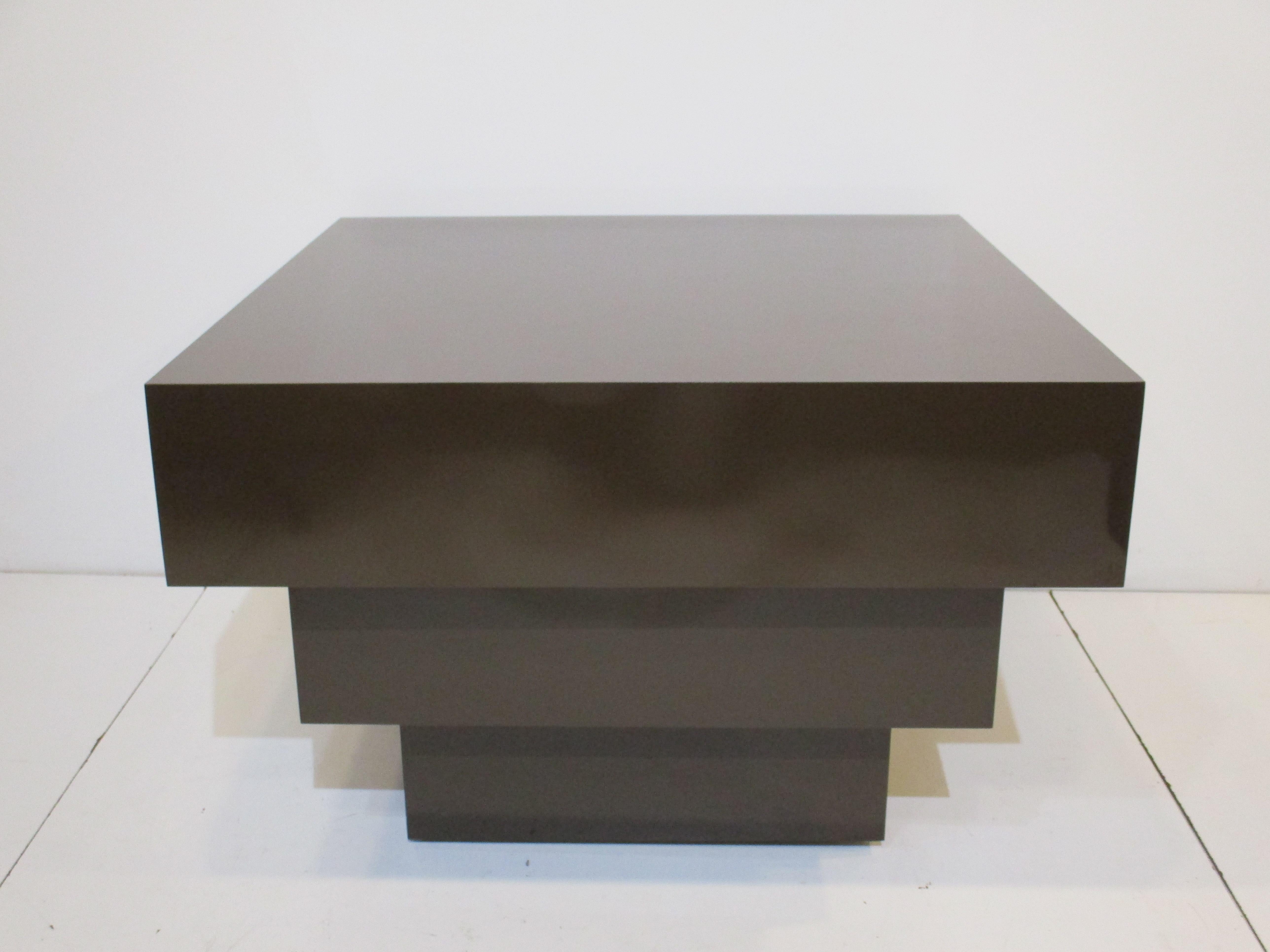 Tavolino angolare postmoderno in laminato nello stile di Willy Rizzo 2
