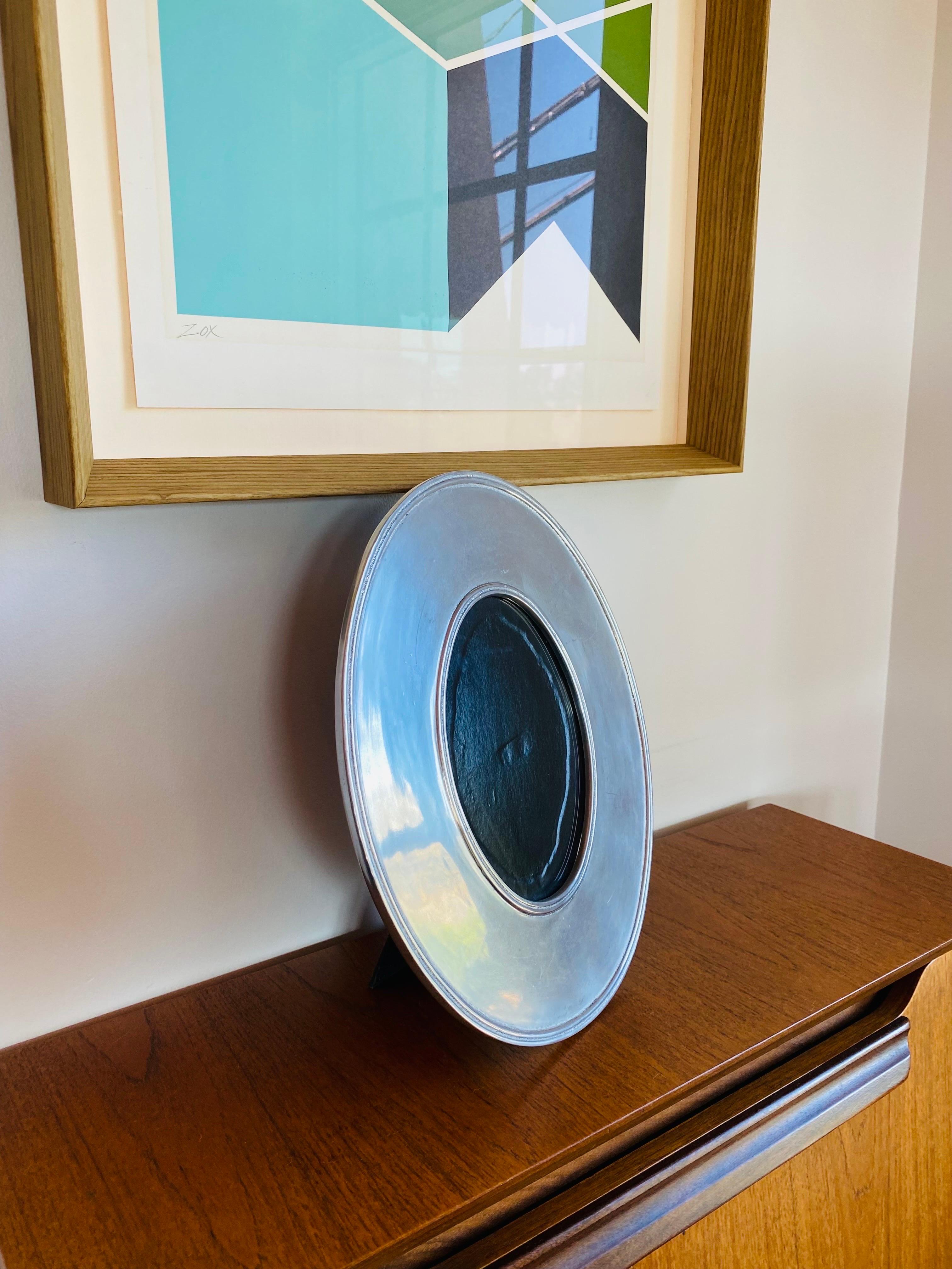 Mid-Century Modern Post Modern Large Oval Disc Silver Plated Metal Photo Frame For Sale