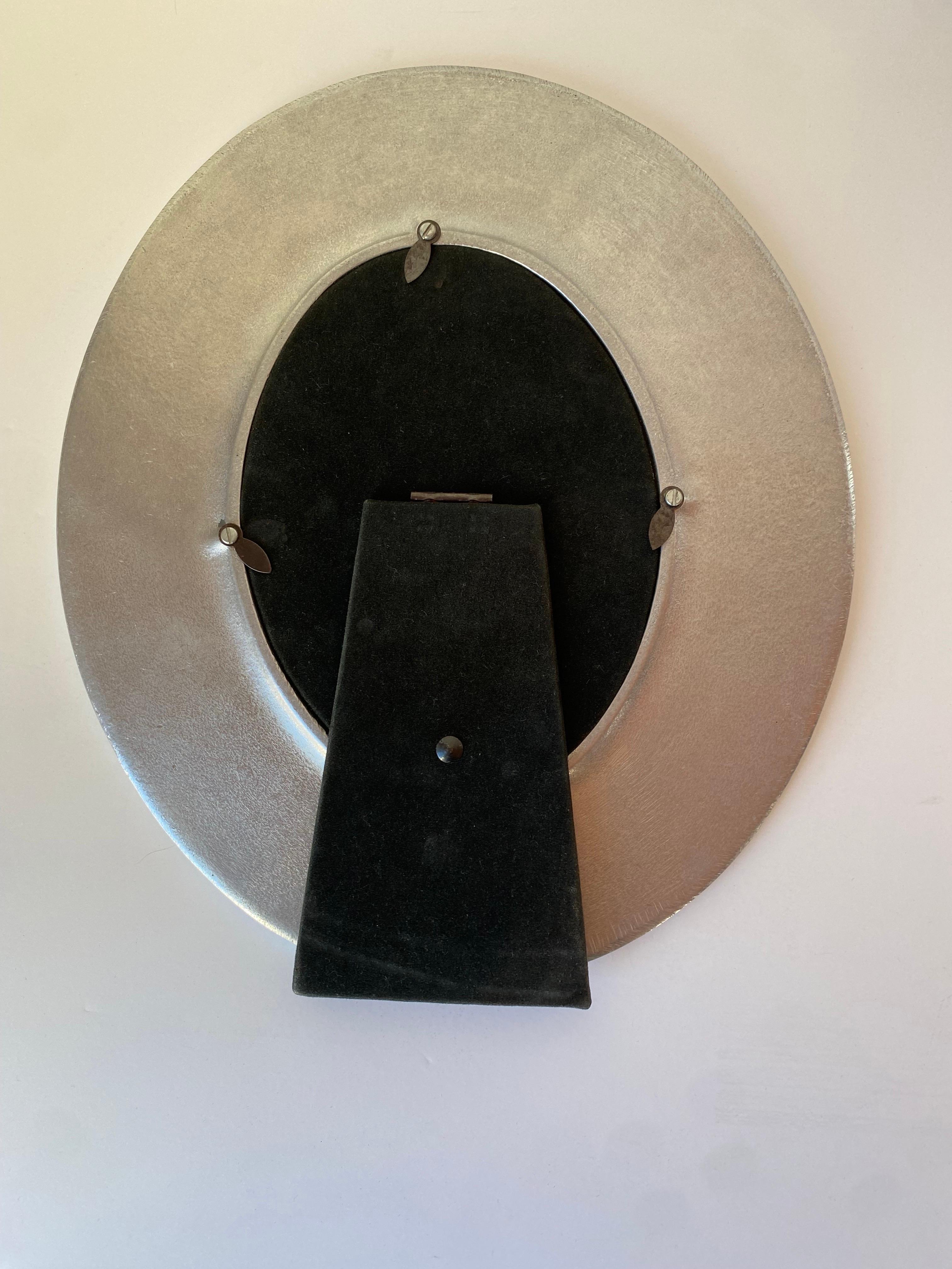 Post Modern Large Oval Disc Silver Plated Metal Photo Frame For Sale 2