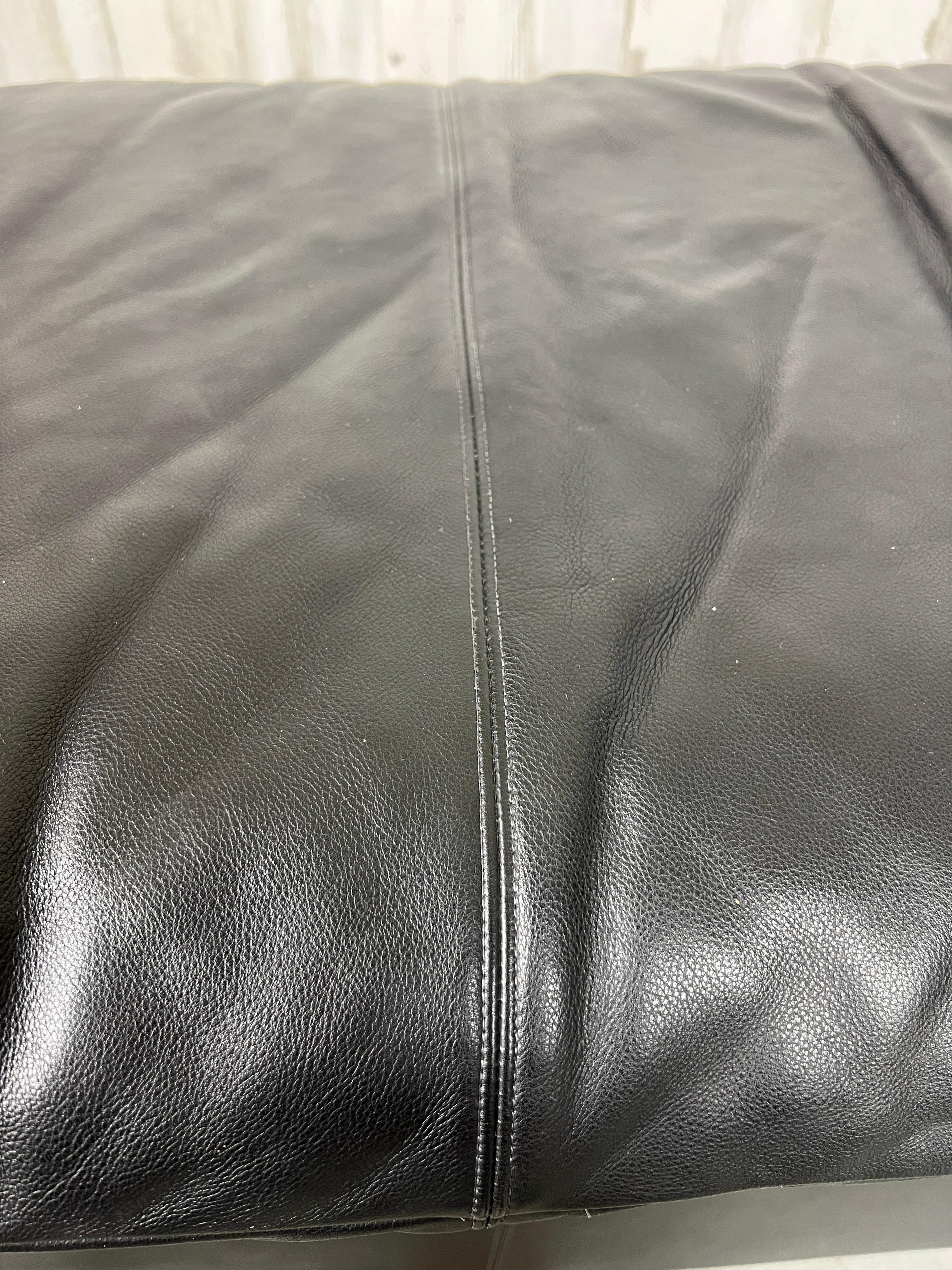 Post Modern Leather Bench en vente 6
