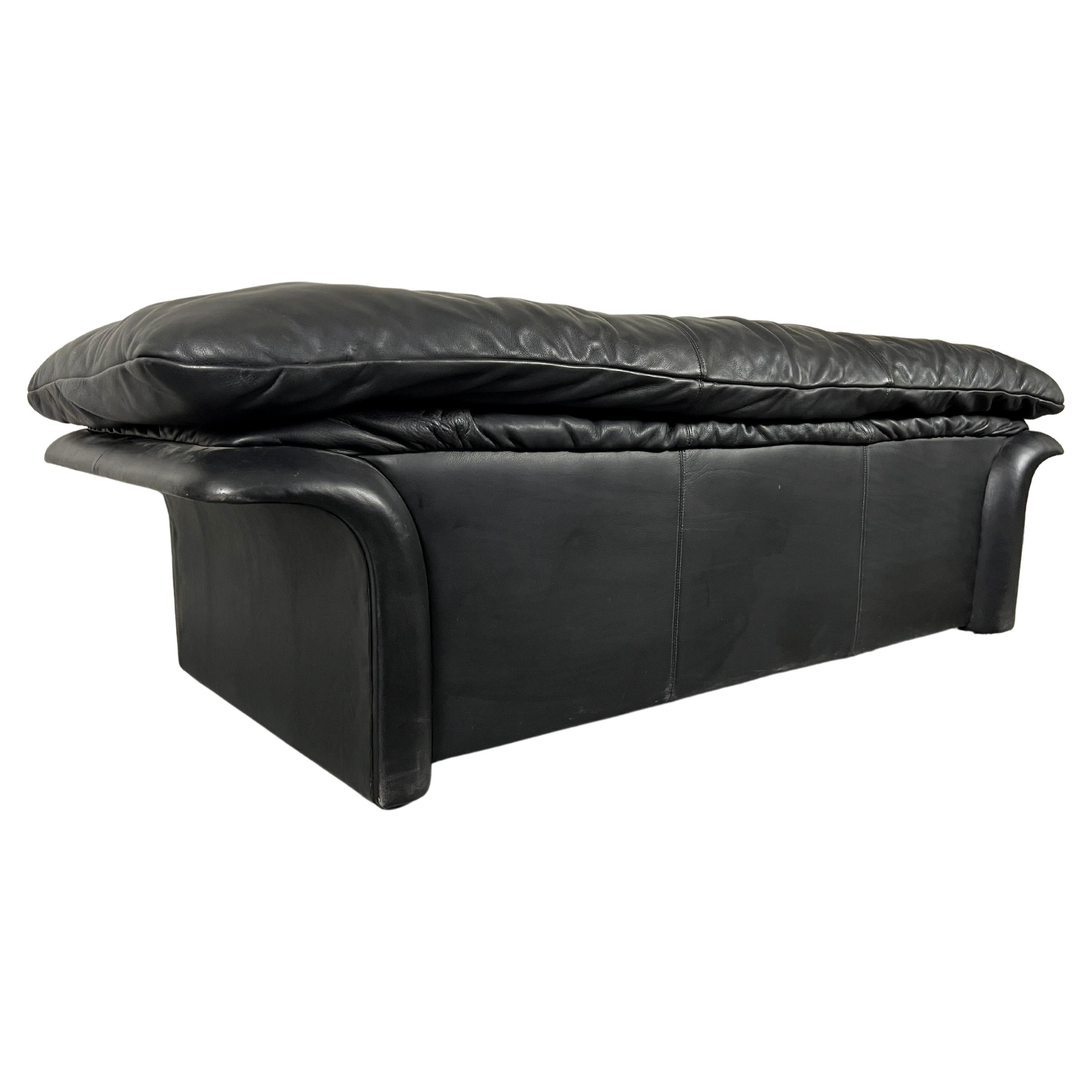 Post Modern Leather Bench en vente
