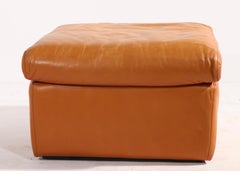 Otomana de cuero postmoderna de Cy Mann