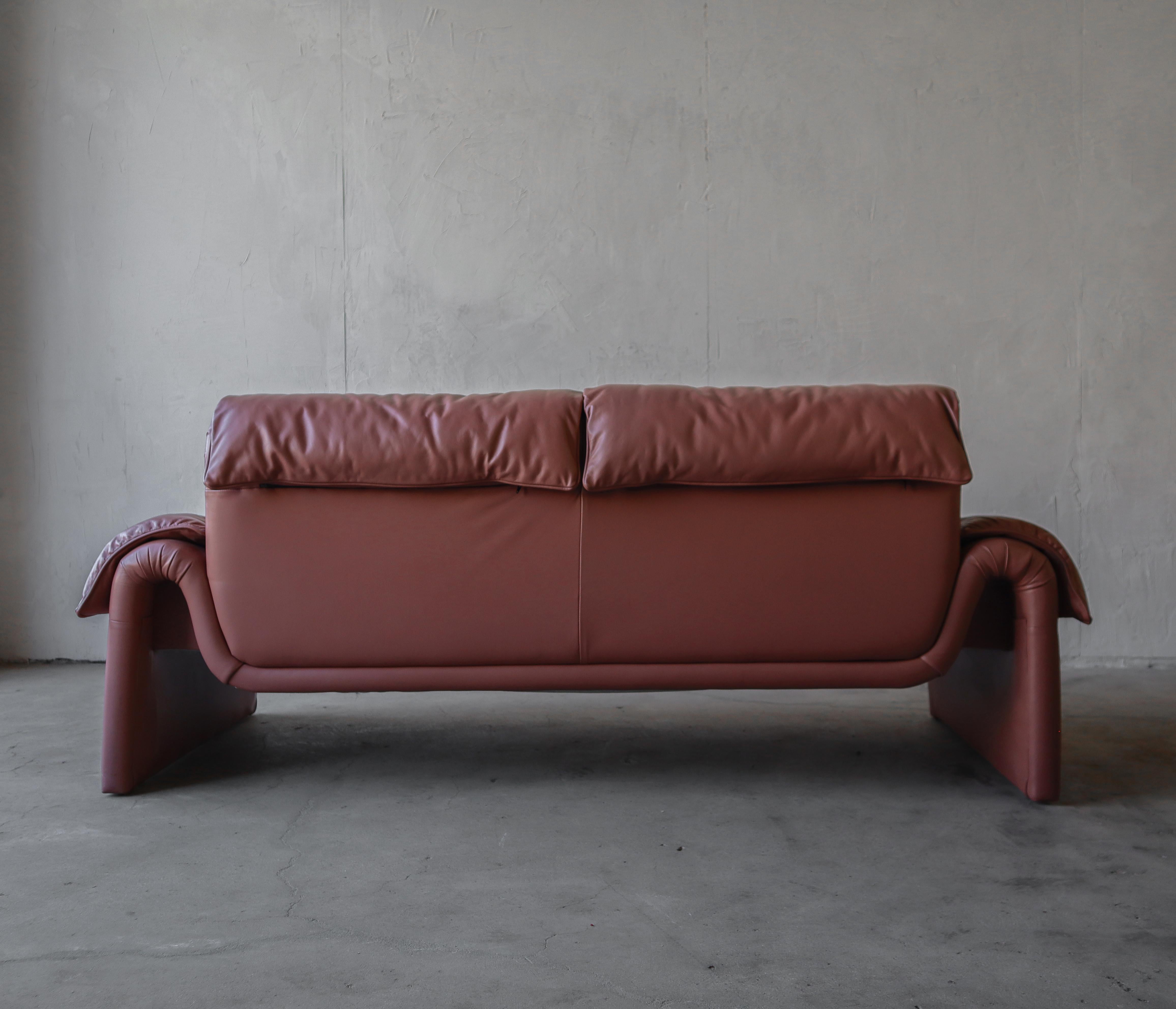 Post Modern Leather Sofa by De Sede Model DS-2011 In Good Condition In Las Vegas, NV