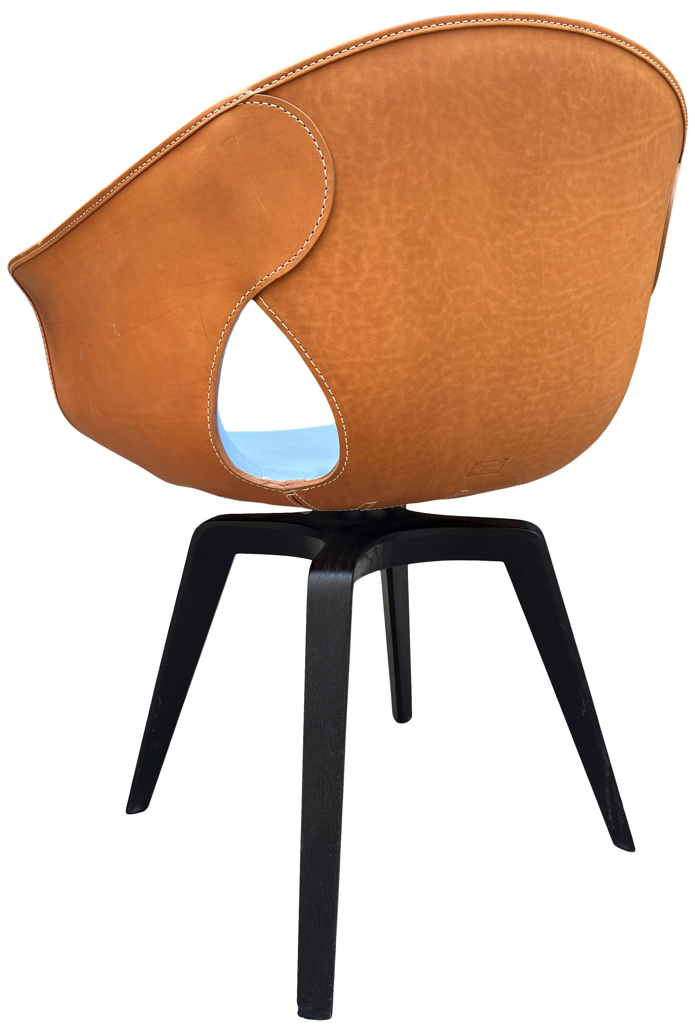 Chaises pivotantes en cuir post-modernes Poltrona Frau (2 disponibles) en vente 1