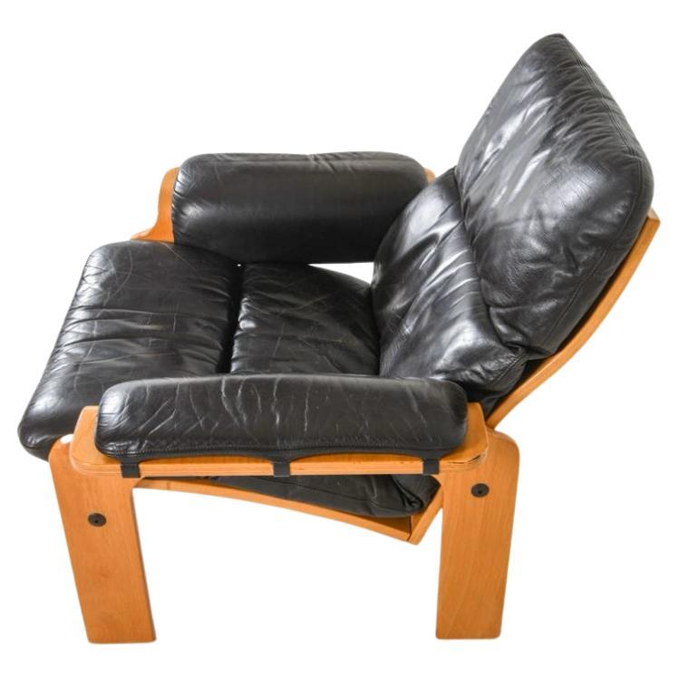 Post-Modern Post modern lounge chair black leather bentwood Beech thin frame made in Germany For Sale