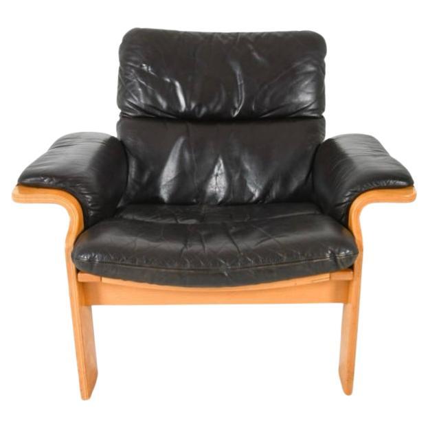Post modern lounge chair black leather bentwood Beech thin frame made in Germany
