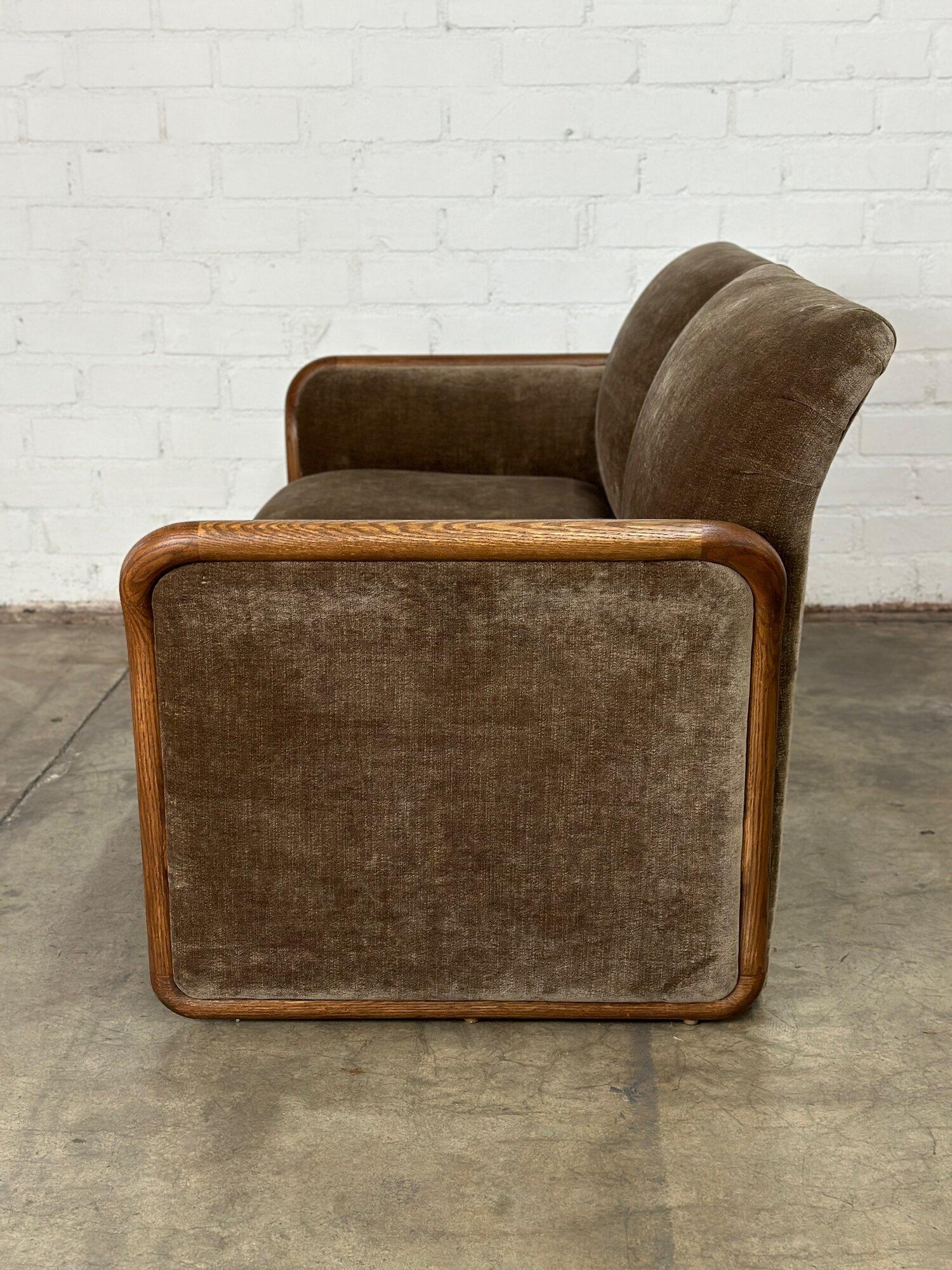 Postmoderne The Modernity Loveseat