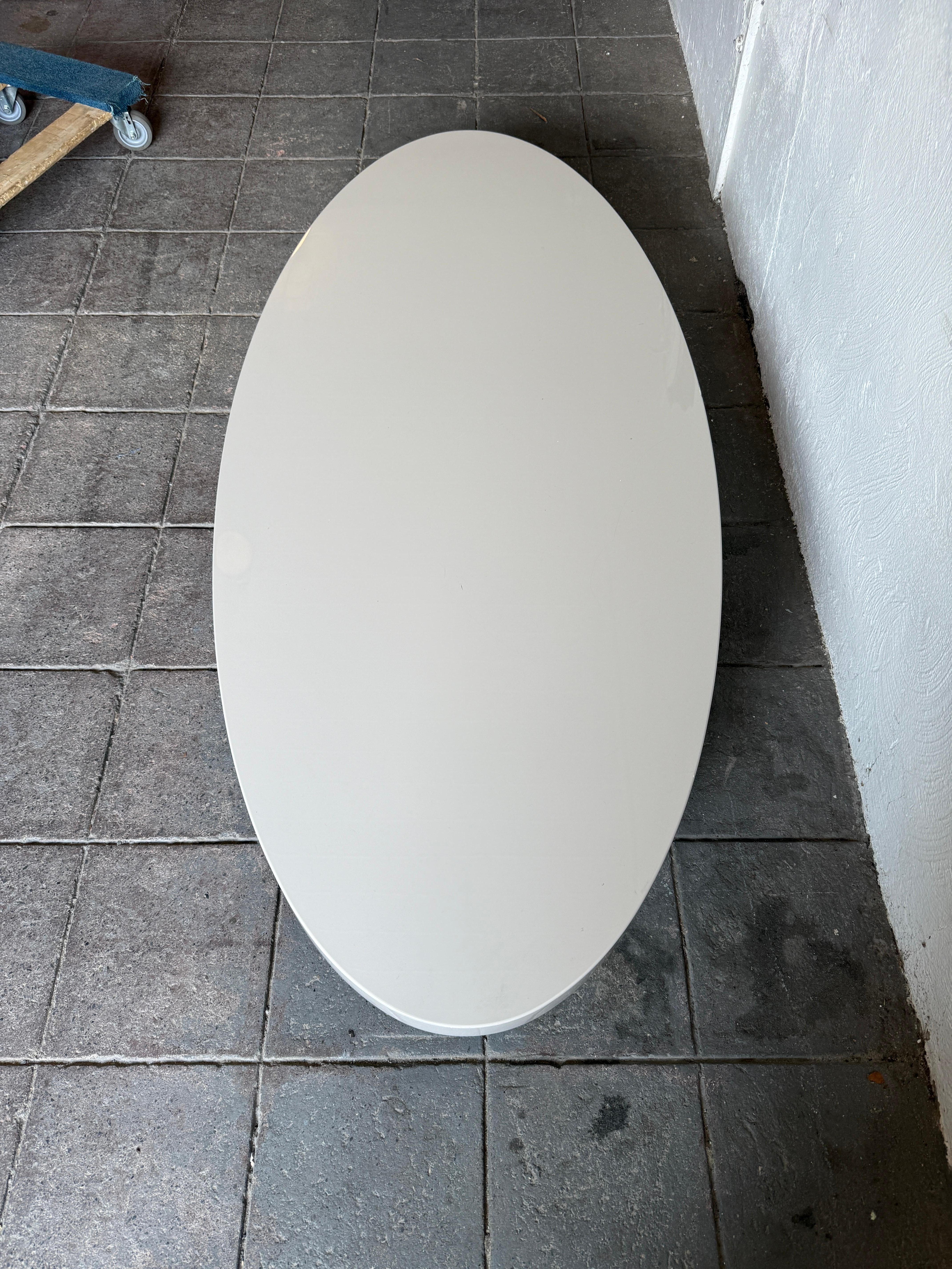 Post modern low long oval taupe lacquer coffee table in vendita 1