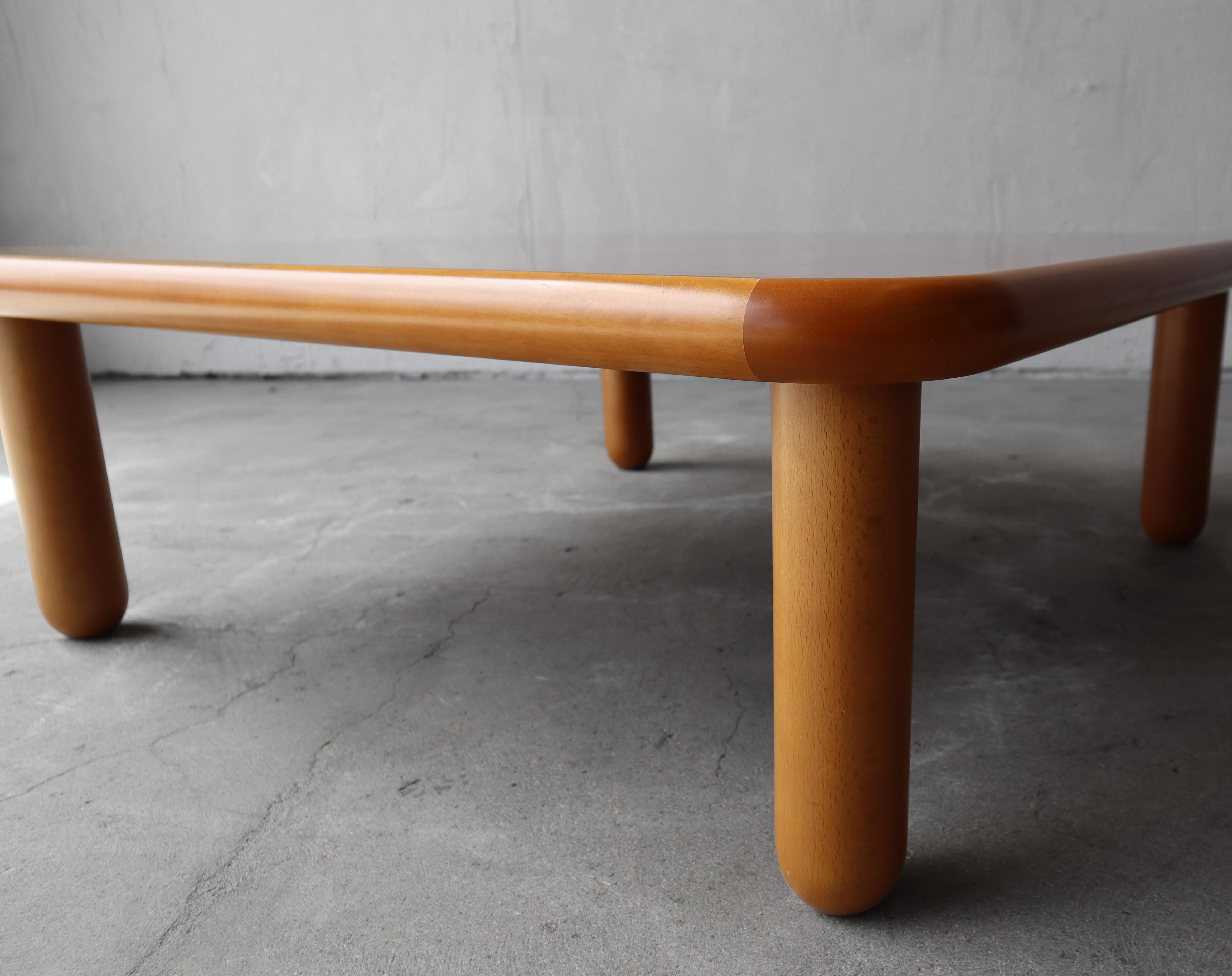 20ième siècle Table basse carrée post-moderne à profil bas en vente