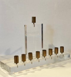 Menorah post-moderna in lucite e ottone