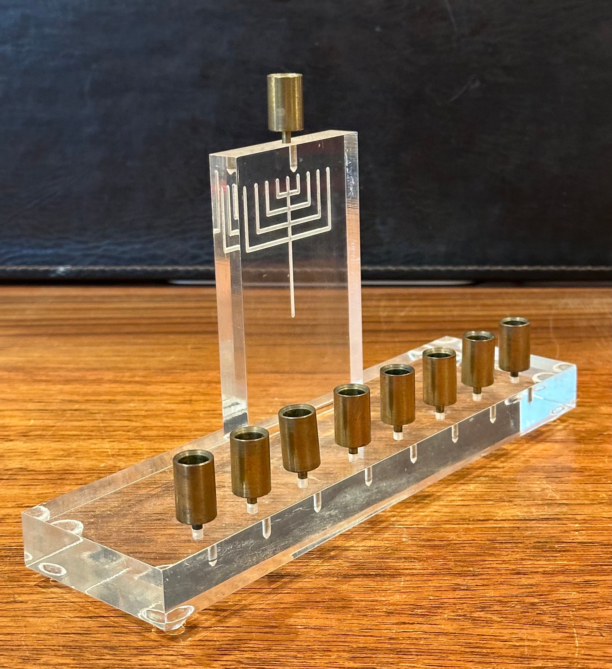 Américain Menorah The Moderns en lucite et laiton en vente