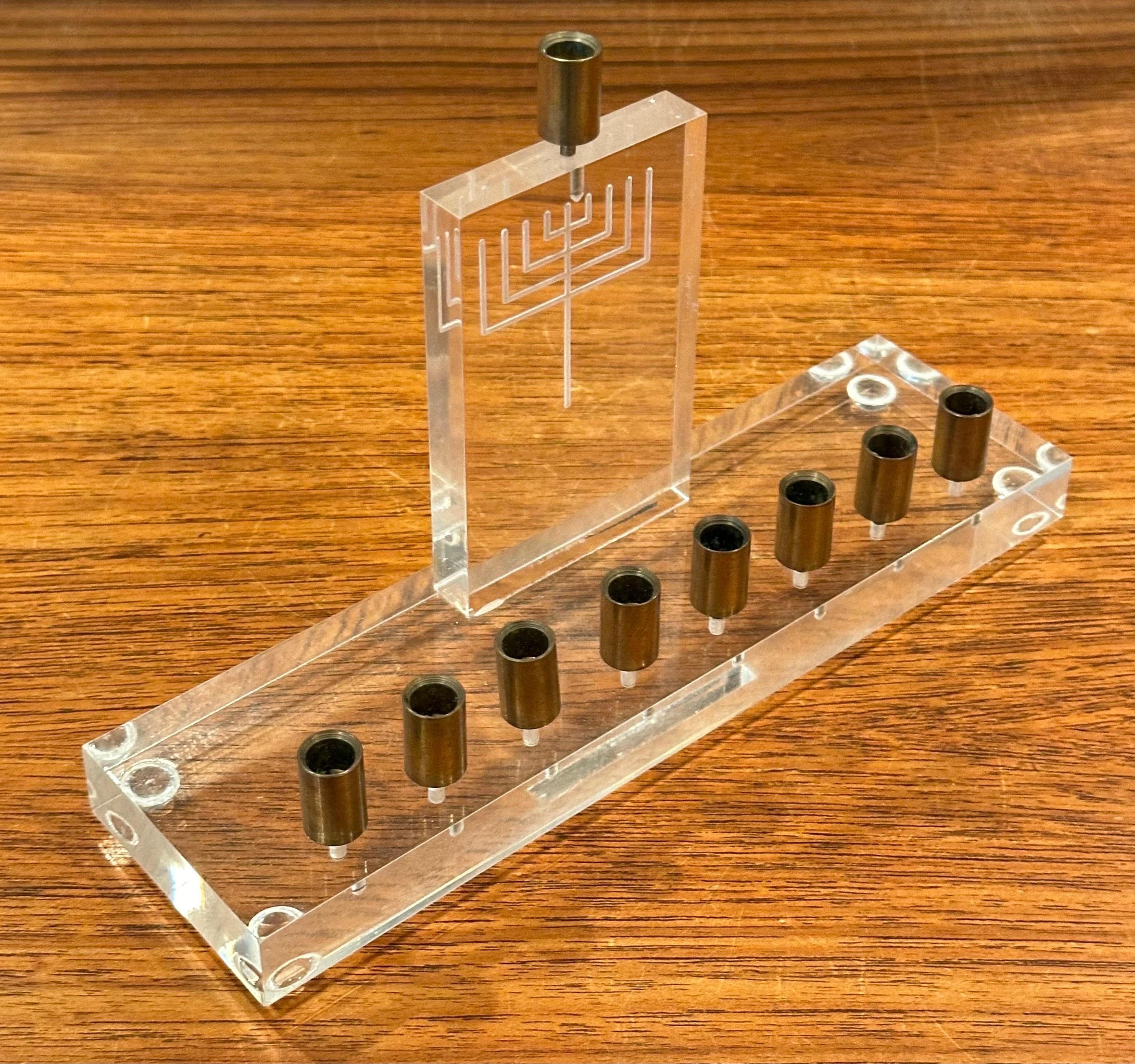 Menorah The Moderns en lucite et laiton en vente 1