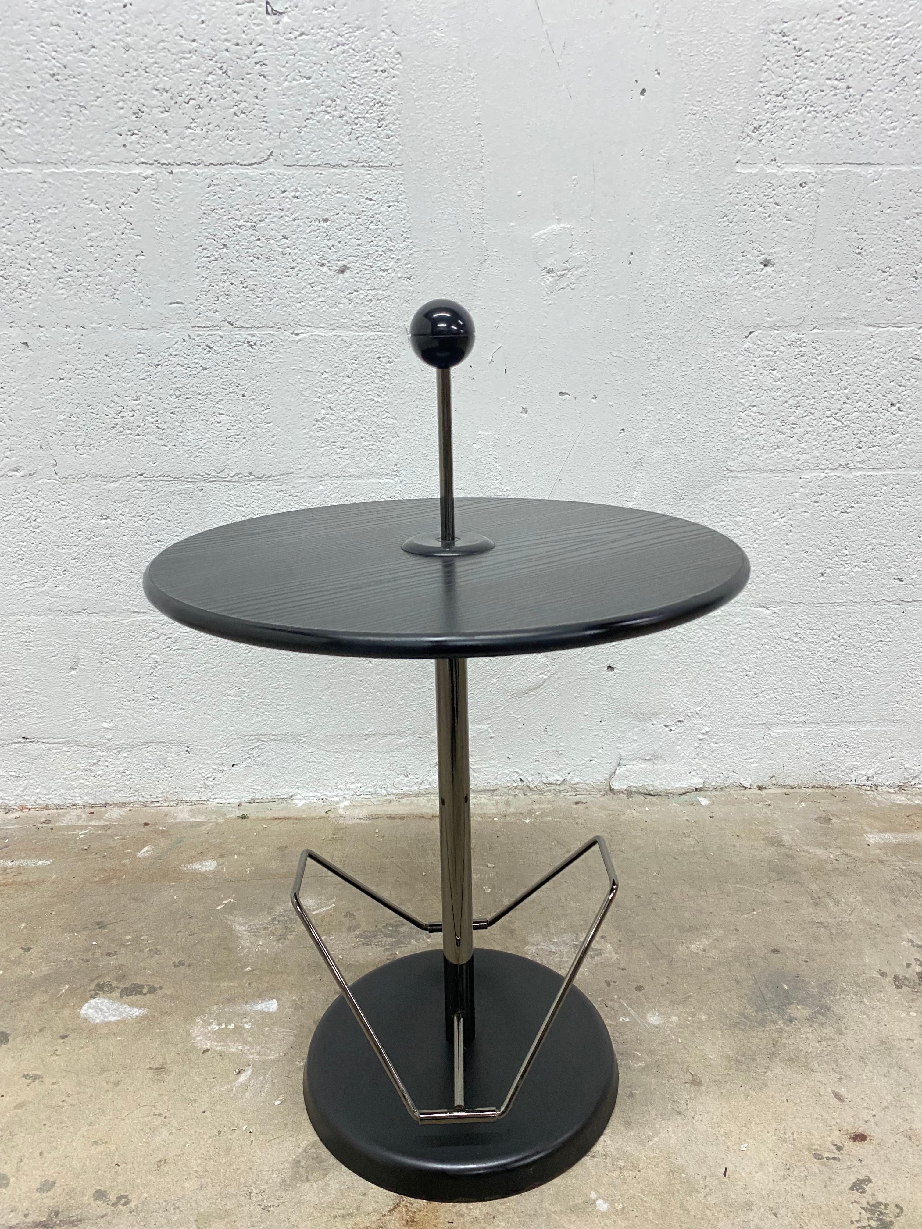 Post Modern Magazine Side Table with Ball Handle, 1980s In Good Condition In Miami, FL
