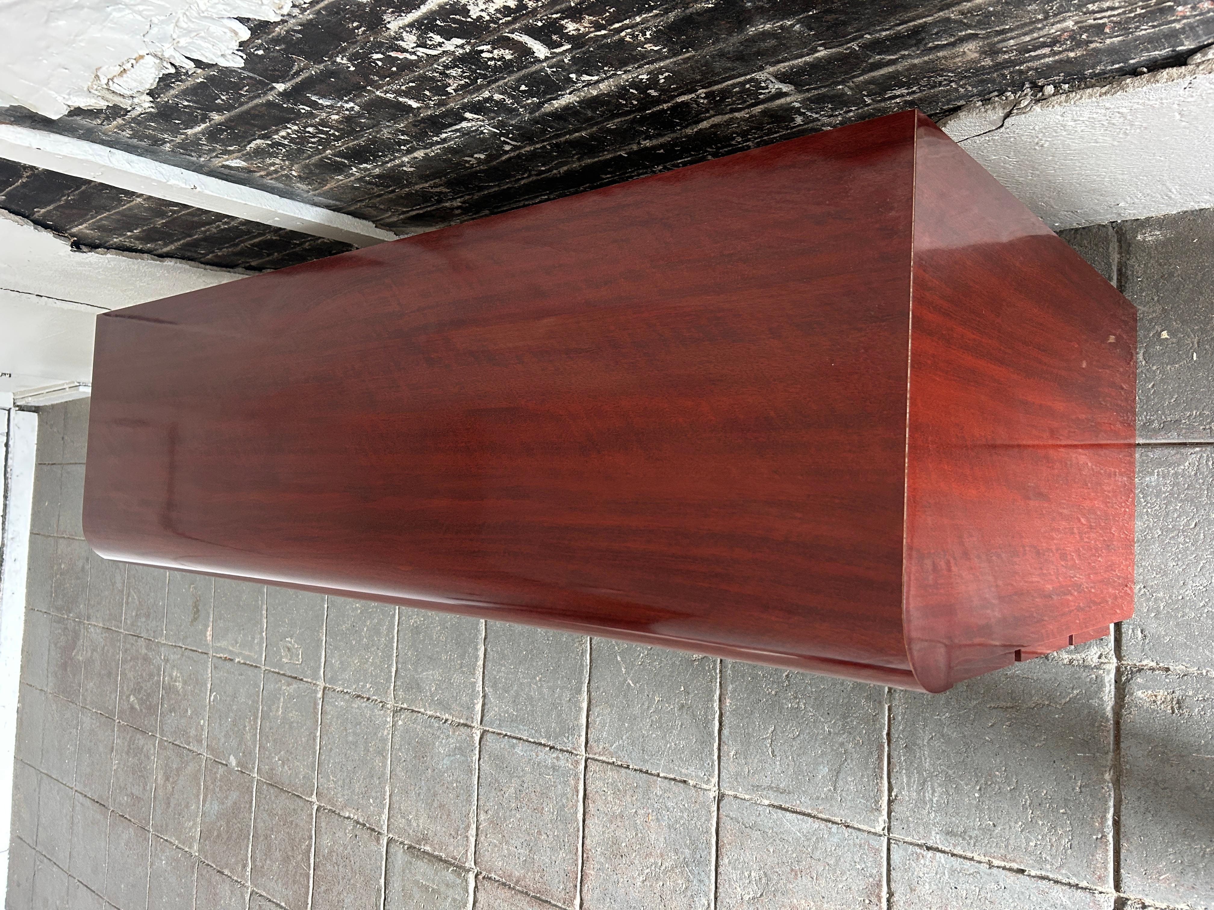 Post-Modern Post modern mahogany Gloss faux wood Laminate waterfall 6 Drawer Dresser For Sale