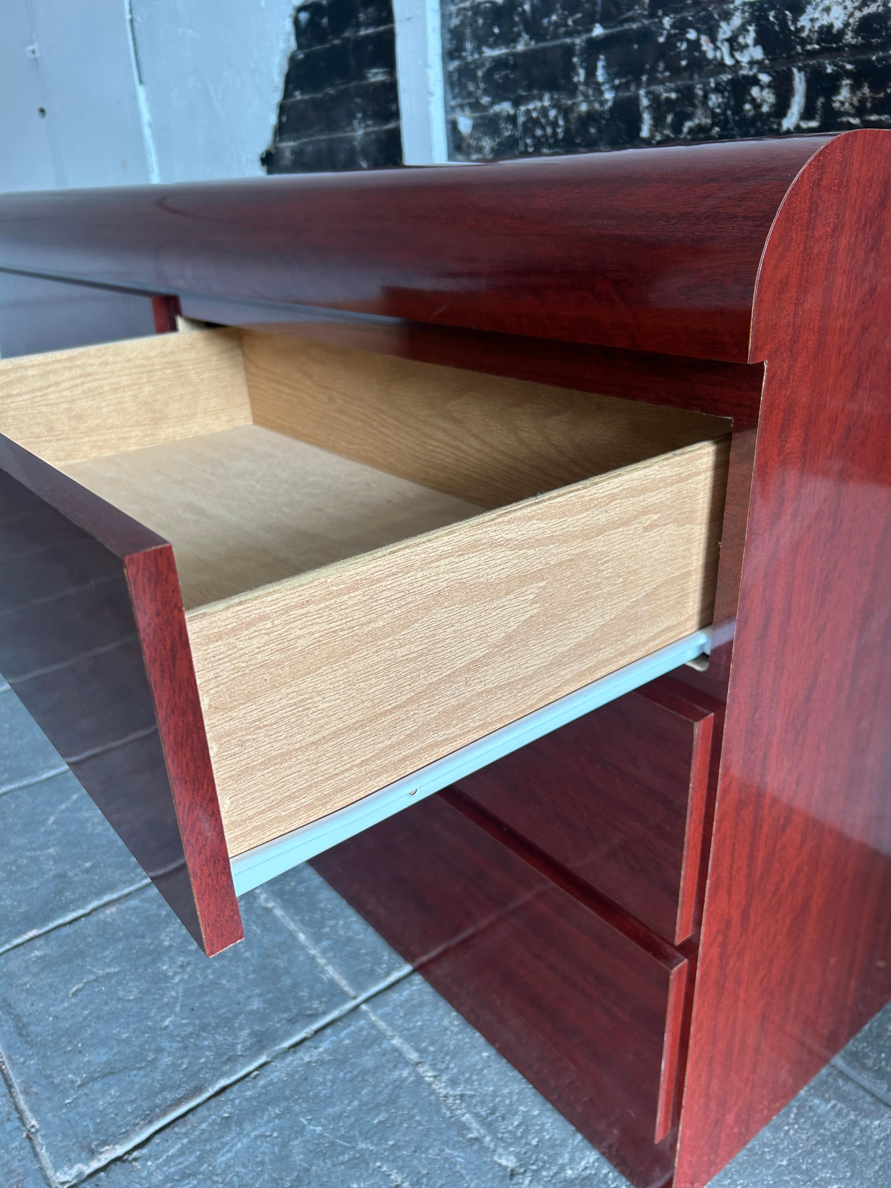 Post modern mahogany Gloss faux wood Laminate waterfall 6 Drawer Dresser In Good Condition For Sale In BROOKLYN, NY