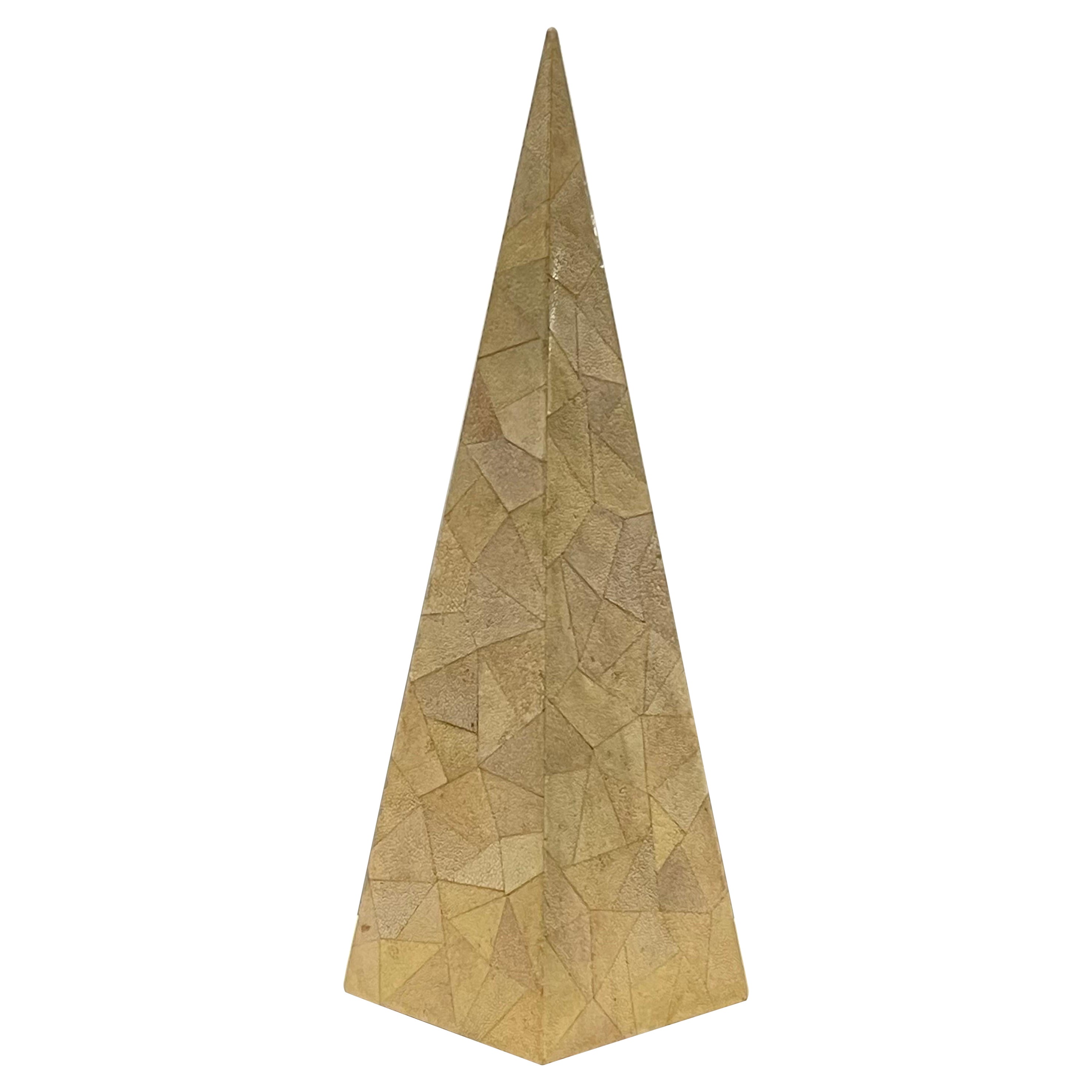Obelisco piramidale postmoderno in mosaico di zigrino fatto a mano di Maitland Smith, circa anni '90 in vendita