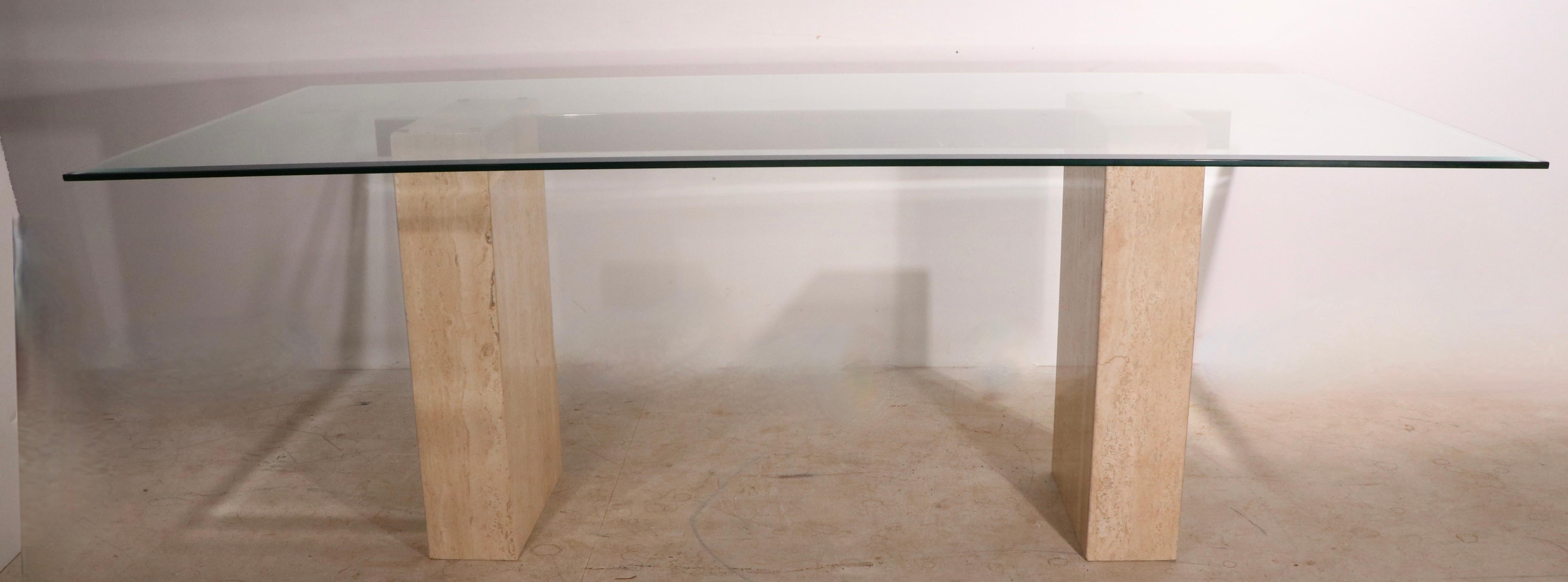 Table de salle à manger post-moderne en verre et marbre fabriquée en Italie par Artedi en vente 2
