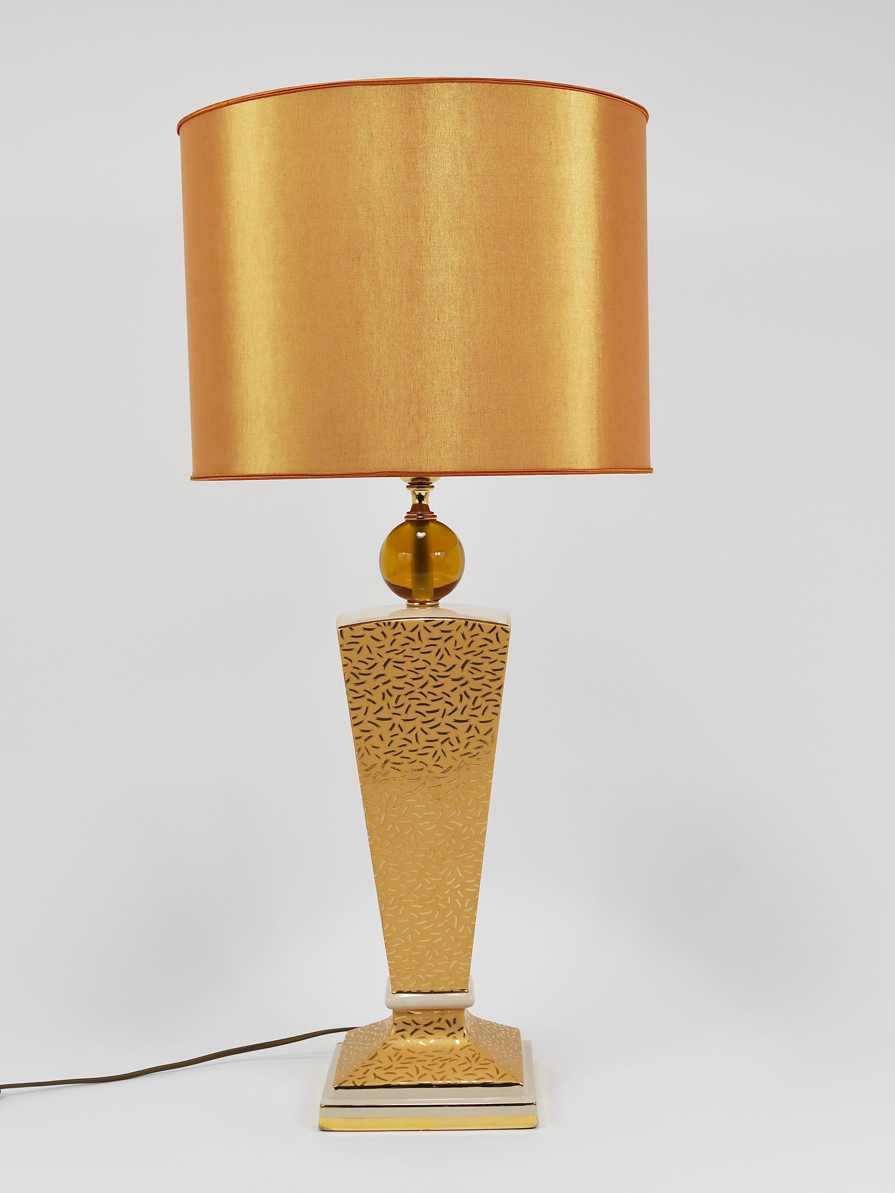 Brass Post-Modern Memphis & Art Deco Style Porcelain Table or Side Lamp, Italy, 1980s For Sale