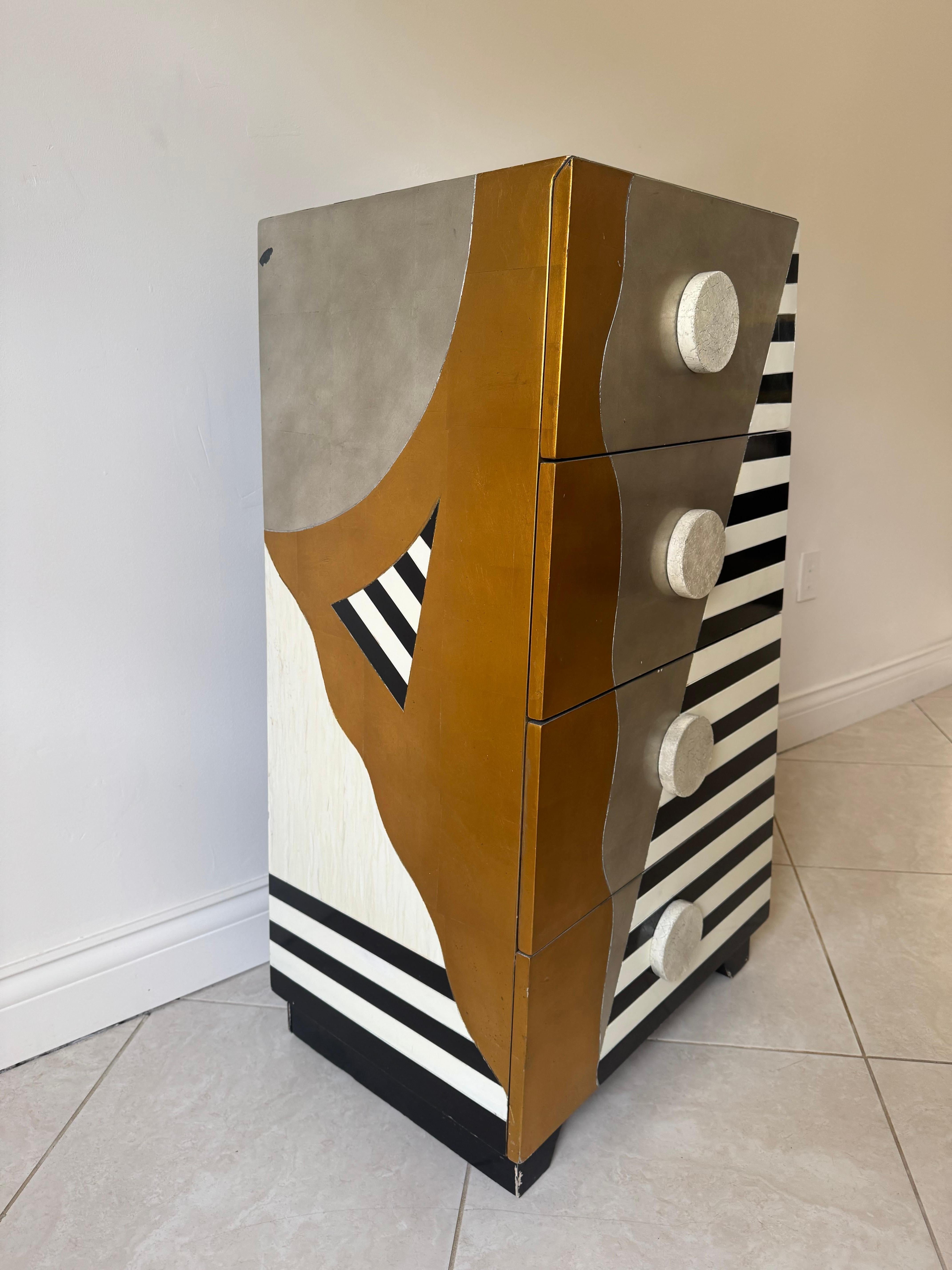 Postmoderne Commode post-moderne Memphis par Lam Lee en vente