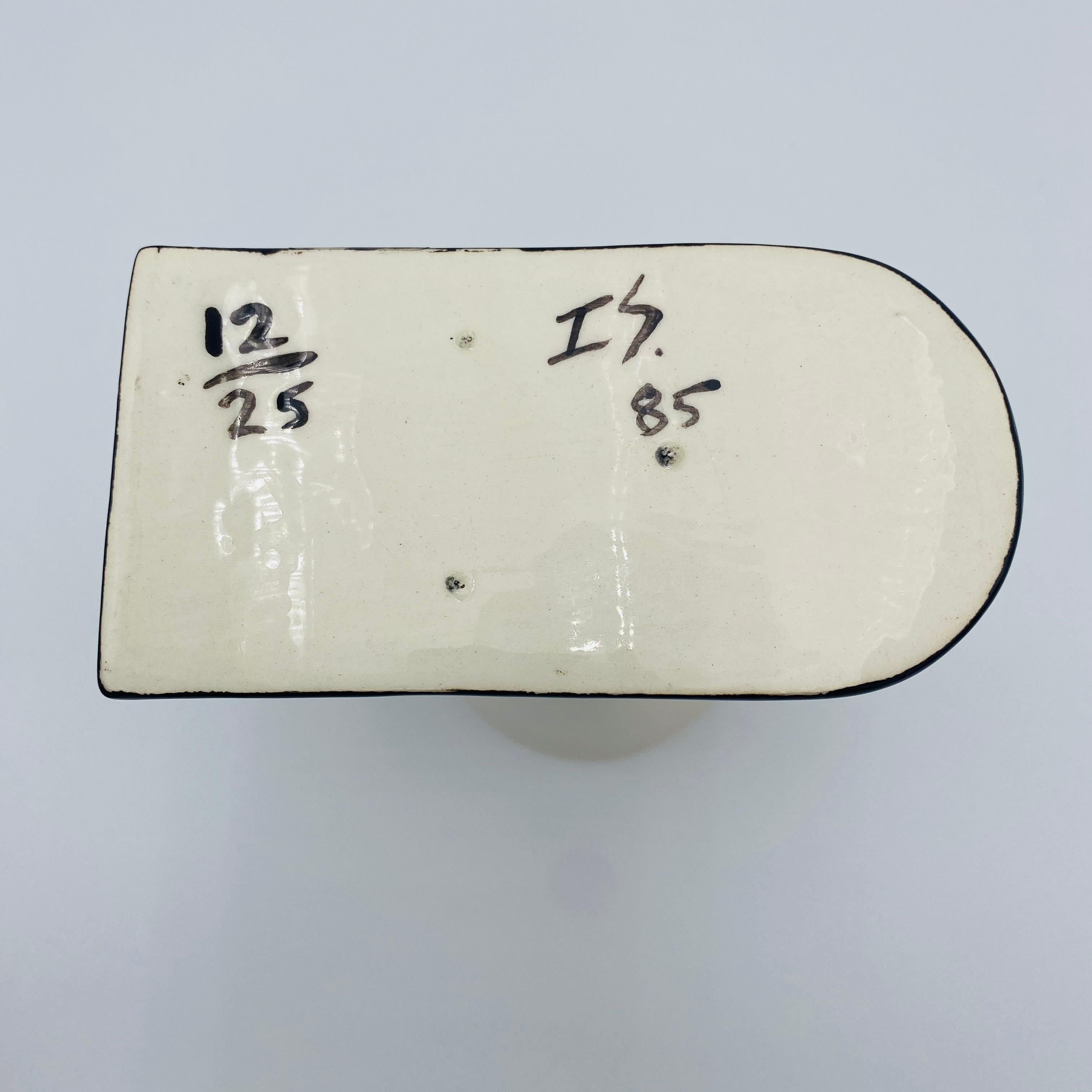 Vaso in ceramica post-moderno in stile Memphis Milano, Italia, 1985 in vendita 2