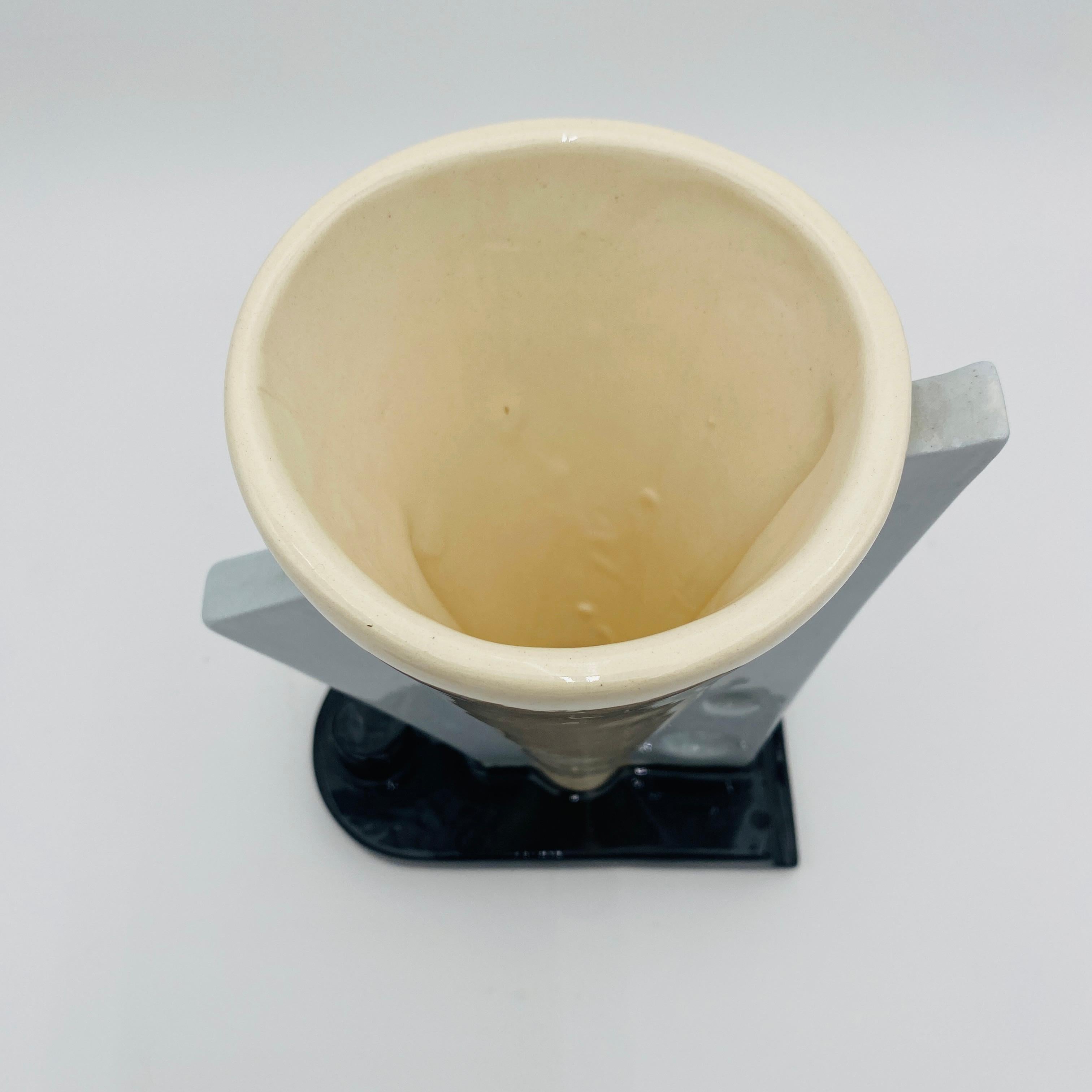 Ceramica Vaso in ceramica post-moderno in stile Memphis Milano, Italia, 1985 in vendita