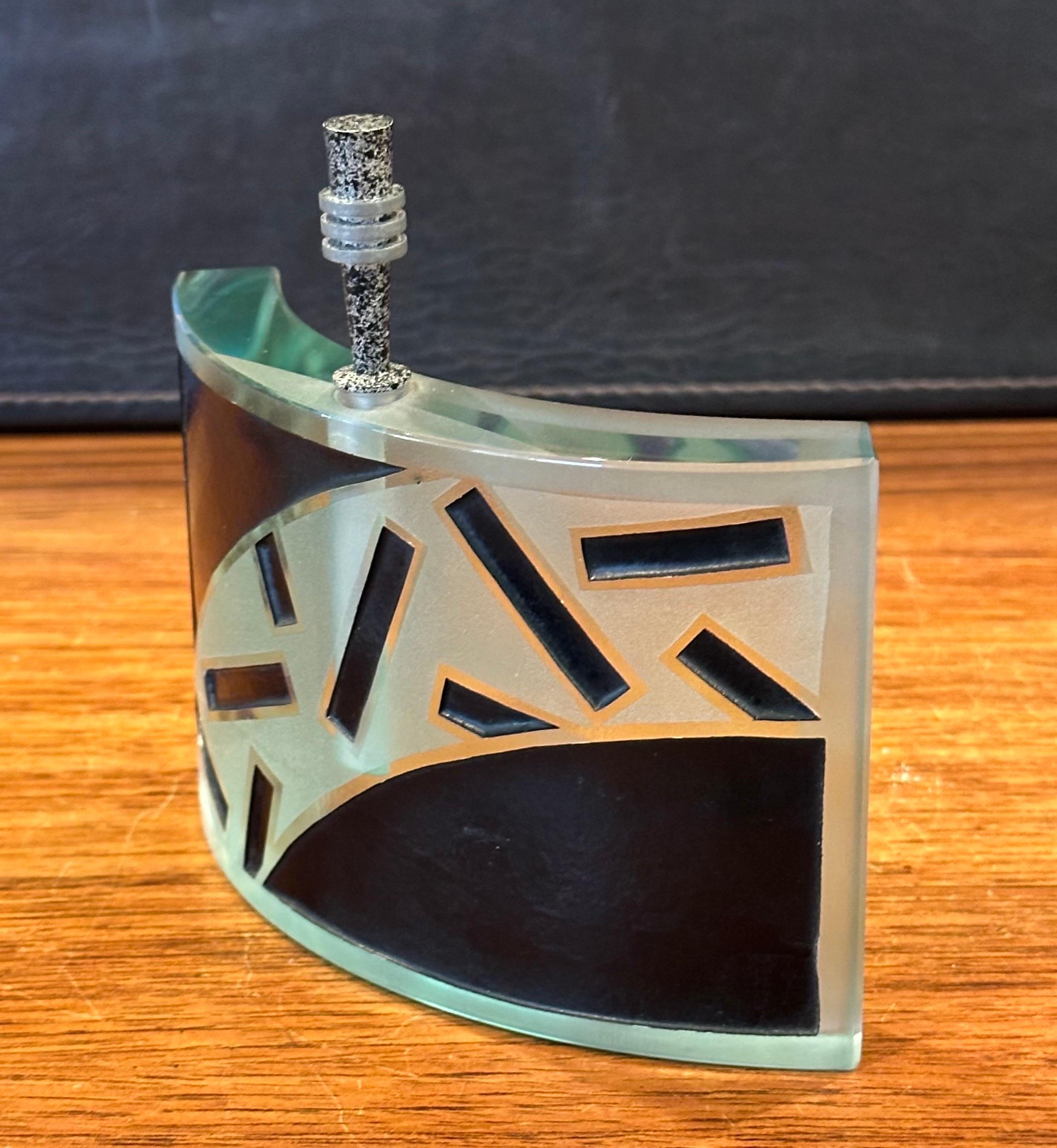 Postmoderne Parfümflasche aus Kunstglas im Memphis-Stil mit Stopper von Joan Irving 1