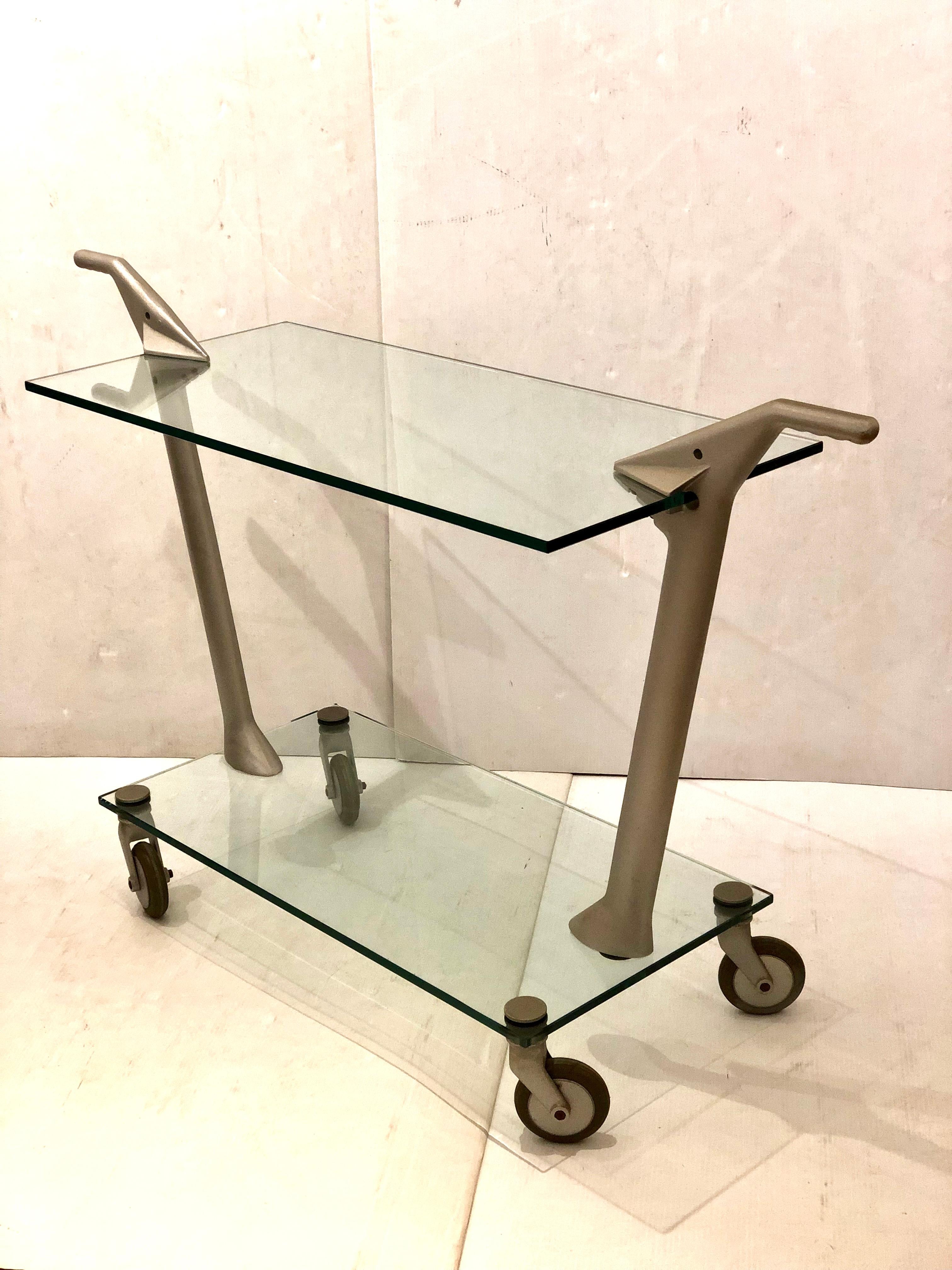 Industrial Design in glass and metal frame on casters, designed by Fontana Arte, circa late 1980s , with rubber weeks and 2 glass levels , nice condition and great design.


 
