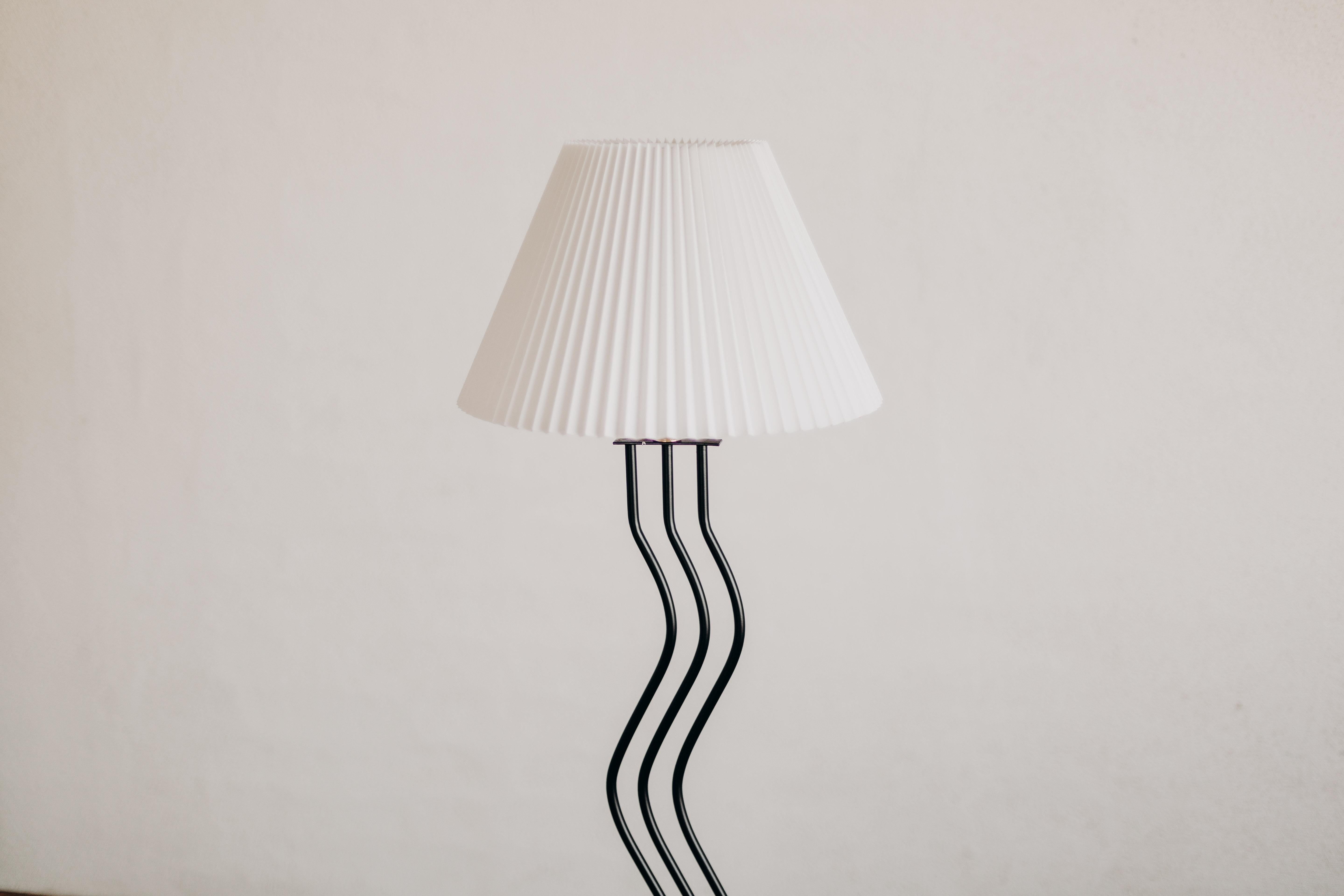 Post Modern Memphis Style Black Squiggle Floor Lamp In Good Condition In Phoenix, AZ