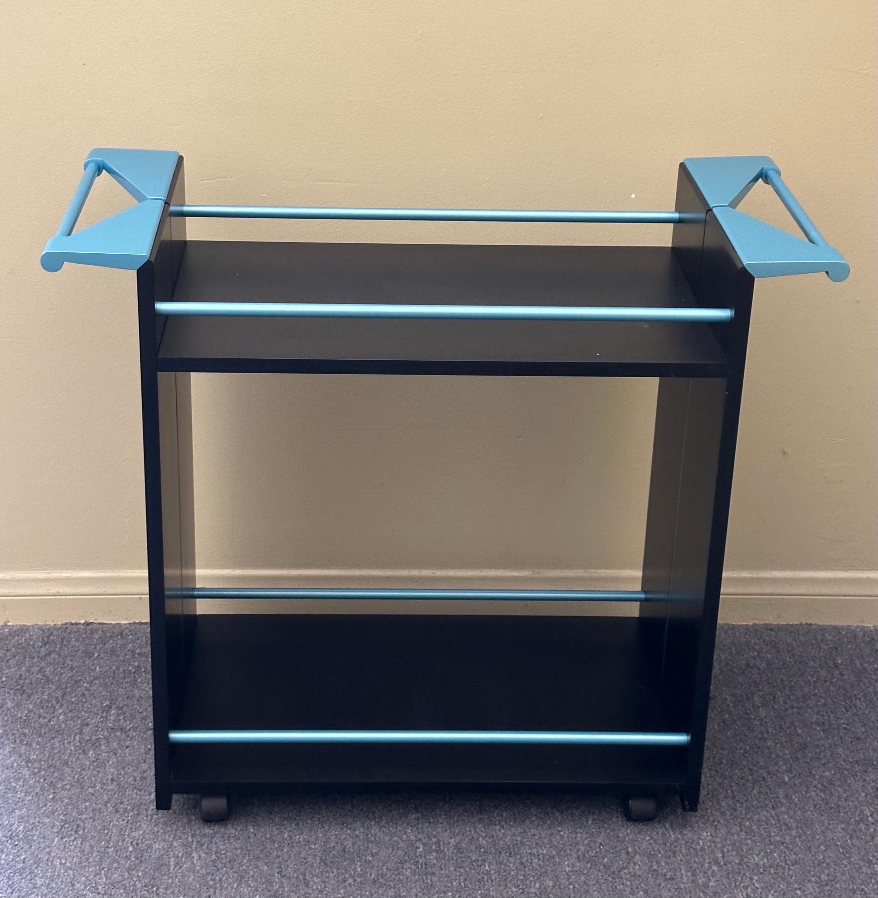 Italiano Carrello da bar post-moderno con struttura in alluminio in stile Memphis in vendita