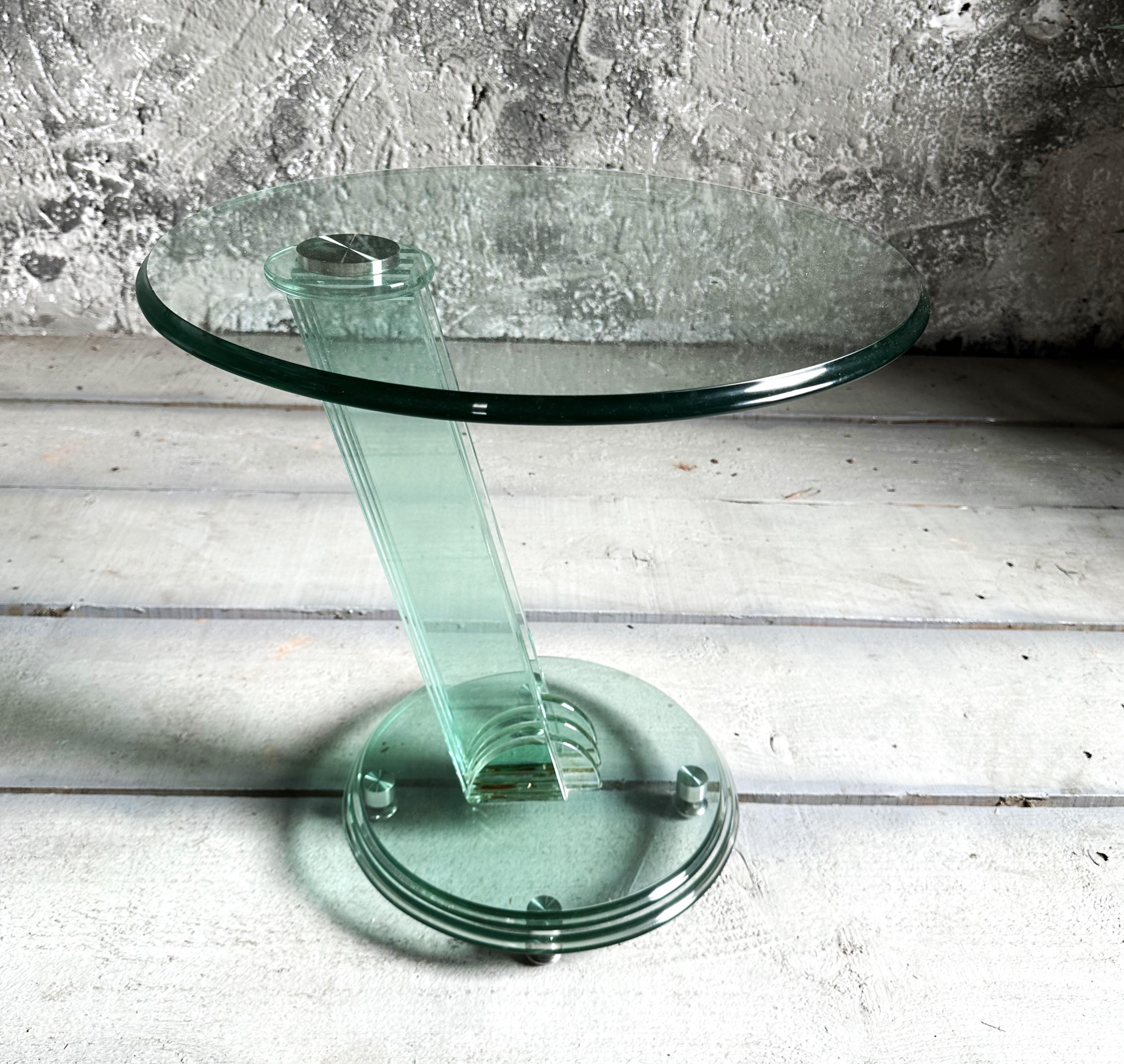 Table d'appoint postmoderne Memphis Fontana Arte, verre massif, Italie années 1980 en vente 1