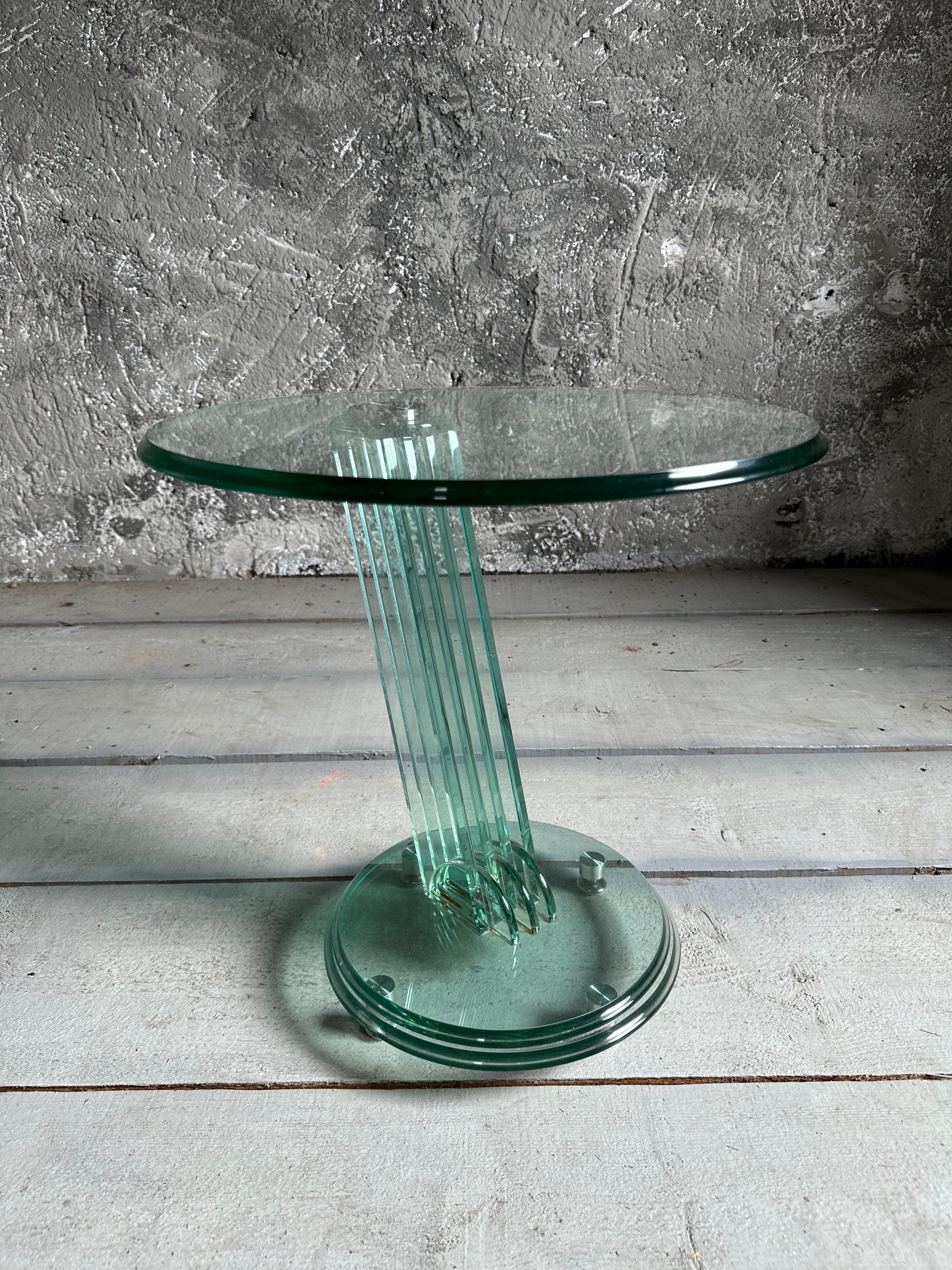 Table d'appoint postmoderne Memphis Fontana Arte, verre massif, Italie années 1980 en vente 2